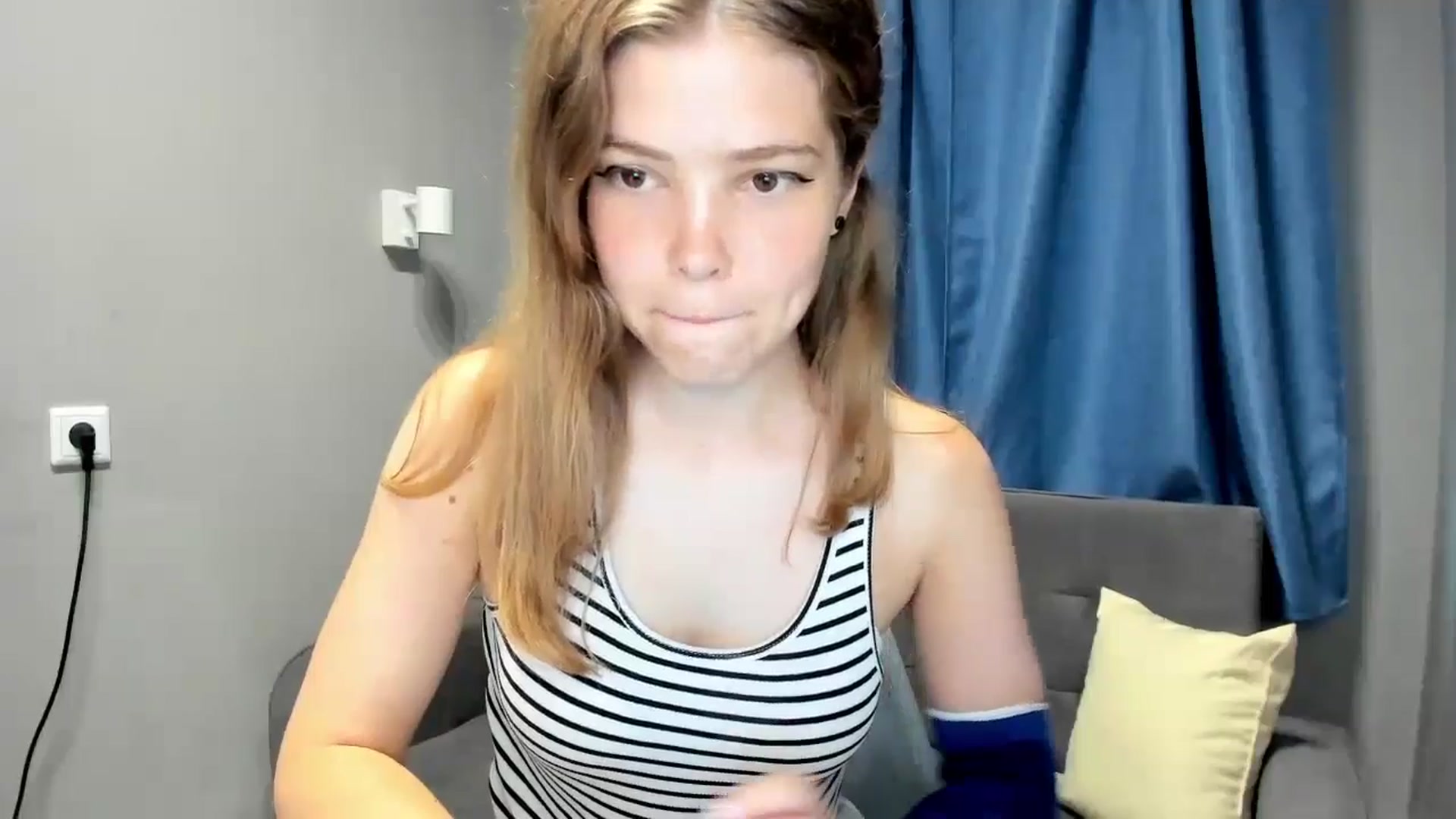Gallery image thumbnail from EffyShy's myfreecams stream on, 09/06/2024, 17:34 image 7 of 20