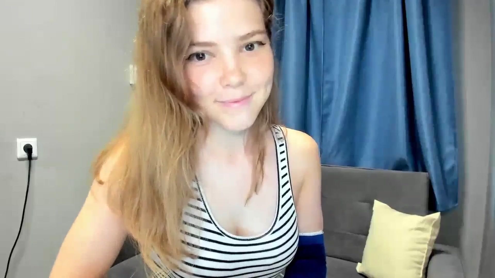 Gallery image thumbnail from EffyShy's myfreecams stream on, 09/06/2024, 17:34 image 3 of 20