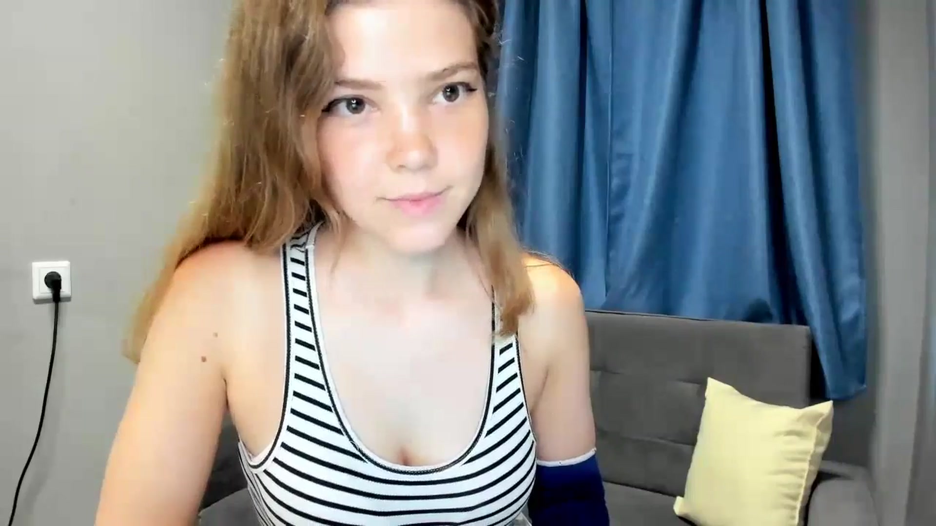 Gallery image thumbnail from EffyShy's myfreecams stream on, 09/06/2024, 17:34 image 5 of 20