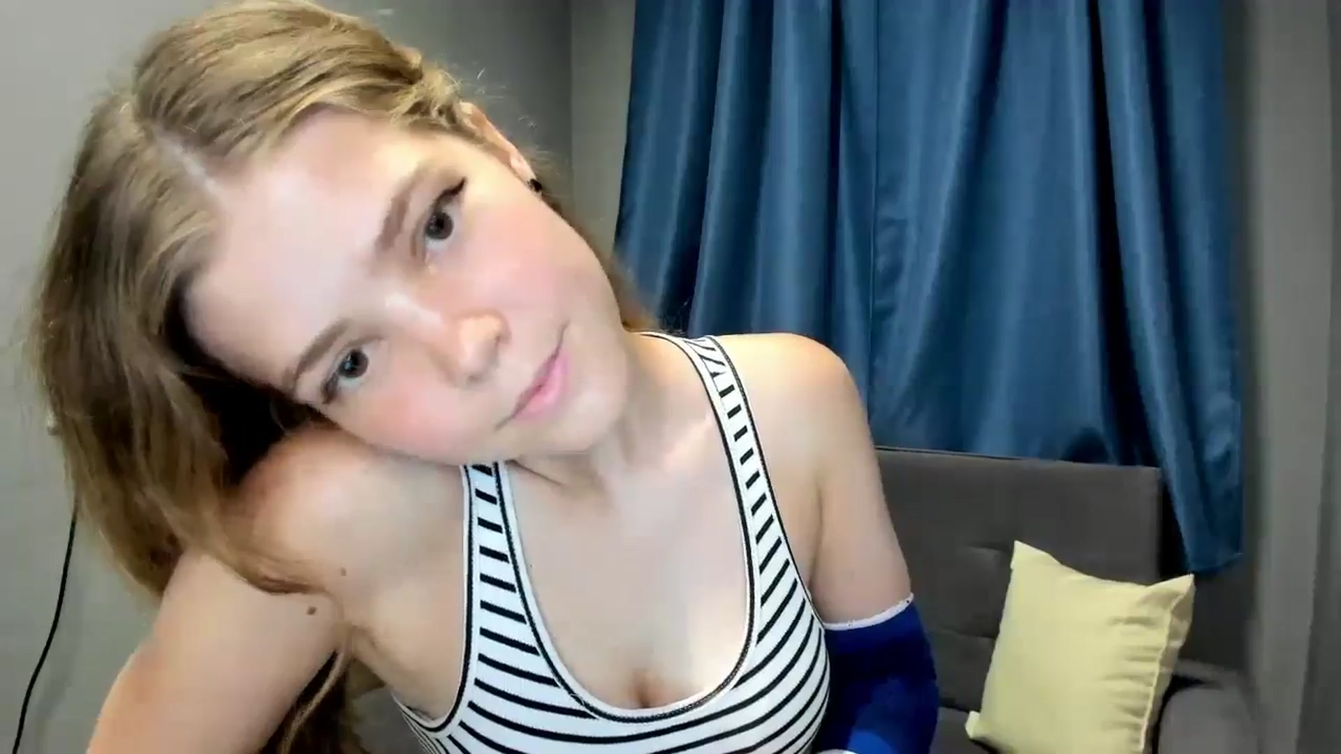 Gallery image thumbnail from EffyShy's myfreecams stream on, 09/06/2024, 17:34 image 12 of 20