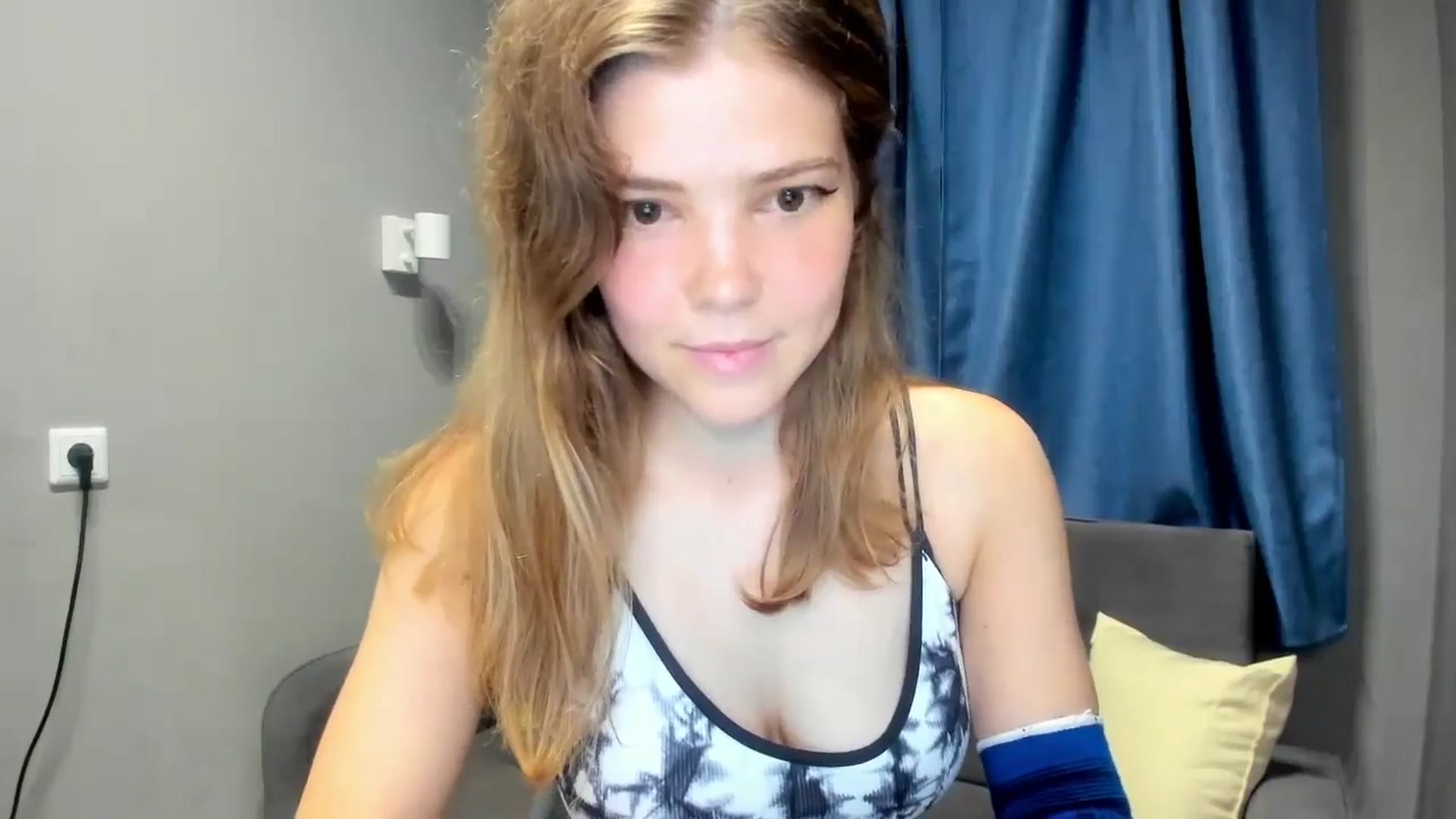 Gallery image thumbnail from EffyShy's myfreecams stream on, 09/07/2024, 20:40 image 12 of 20