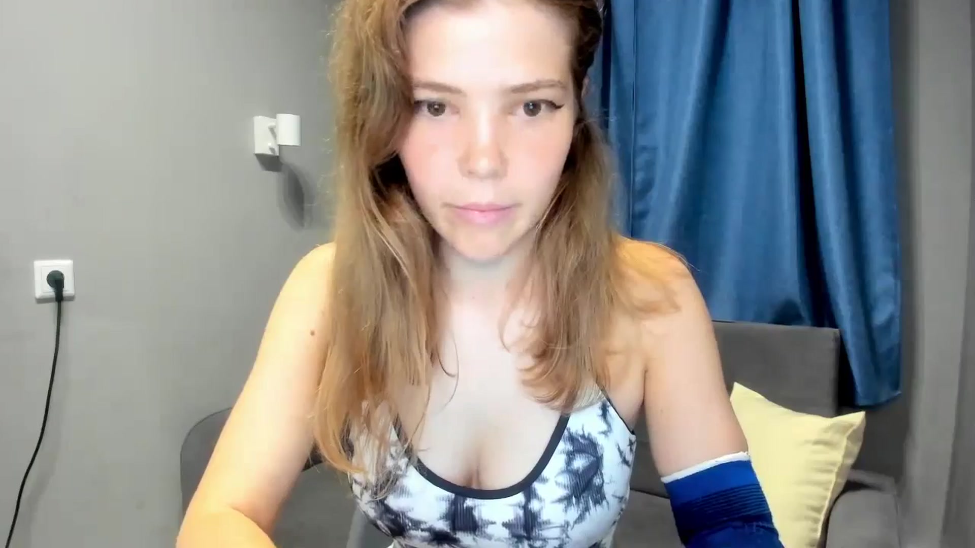 Gallery image thumbnail from EffyShy's myfreecams stream on, 09/07/2024, 21:46 image 6 of 20