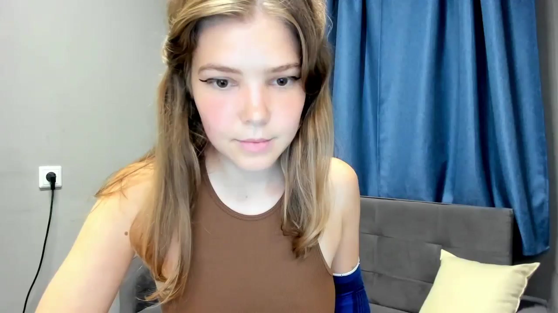 Gallery image thumbnail from EffyShy's myfreecams stream on, 09/09/2024, 19:15 image 15 of 20