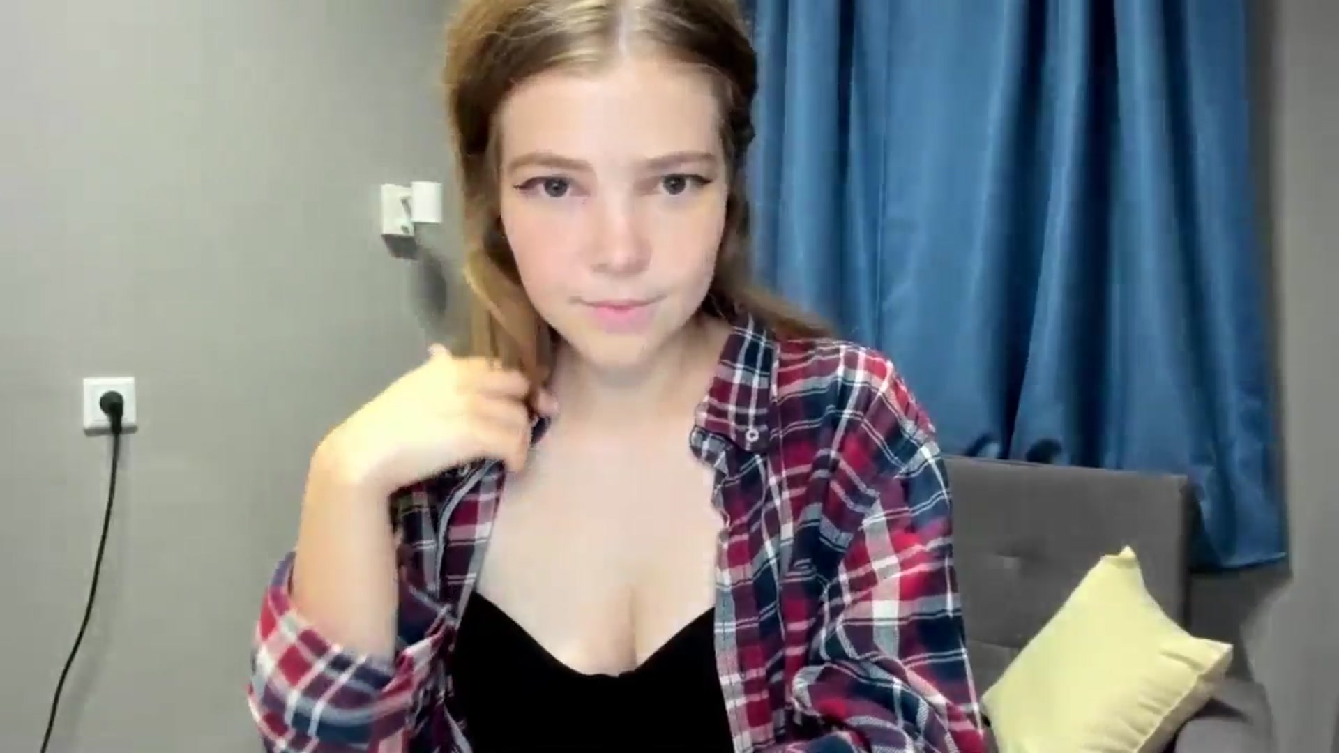 Gallery image thumbnail from EffyShy's myfreecams stream on, 09/13/2024, 18:04 image 12 of 20