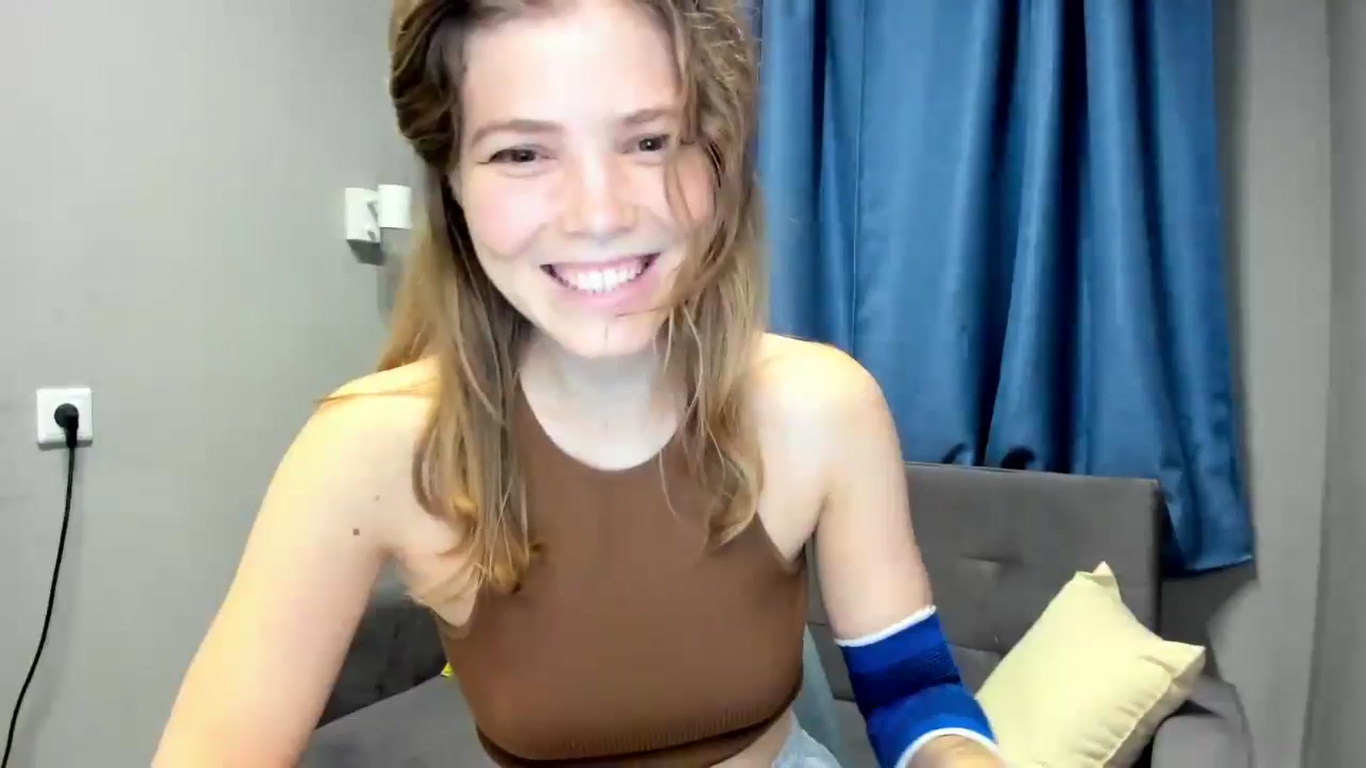 Gallery image thumbnail from EffyShy's myfreecams stream on, 09/14/2024, 21:08 image 16 of 20