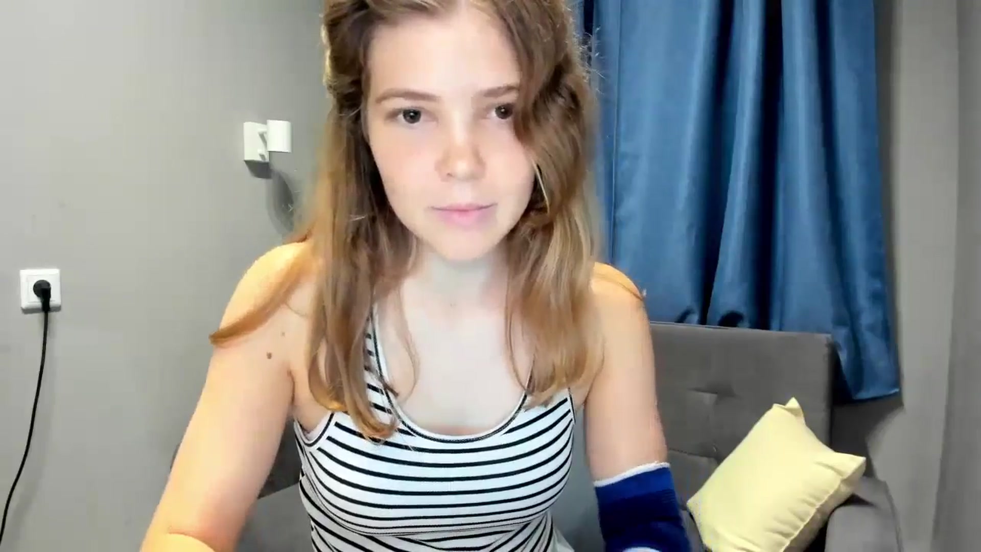 Gallery image thumbnail from EffyShy's myfreecams stream on, 09/15/2024, 22:56 image 13 of 20