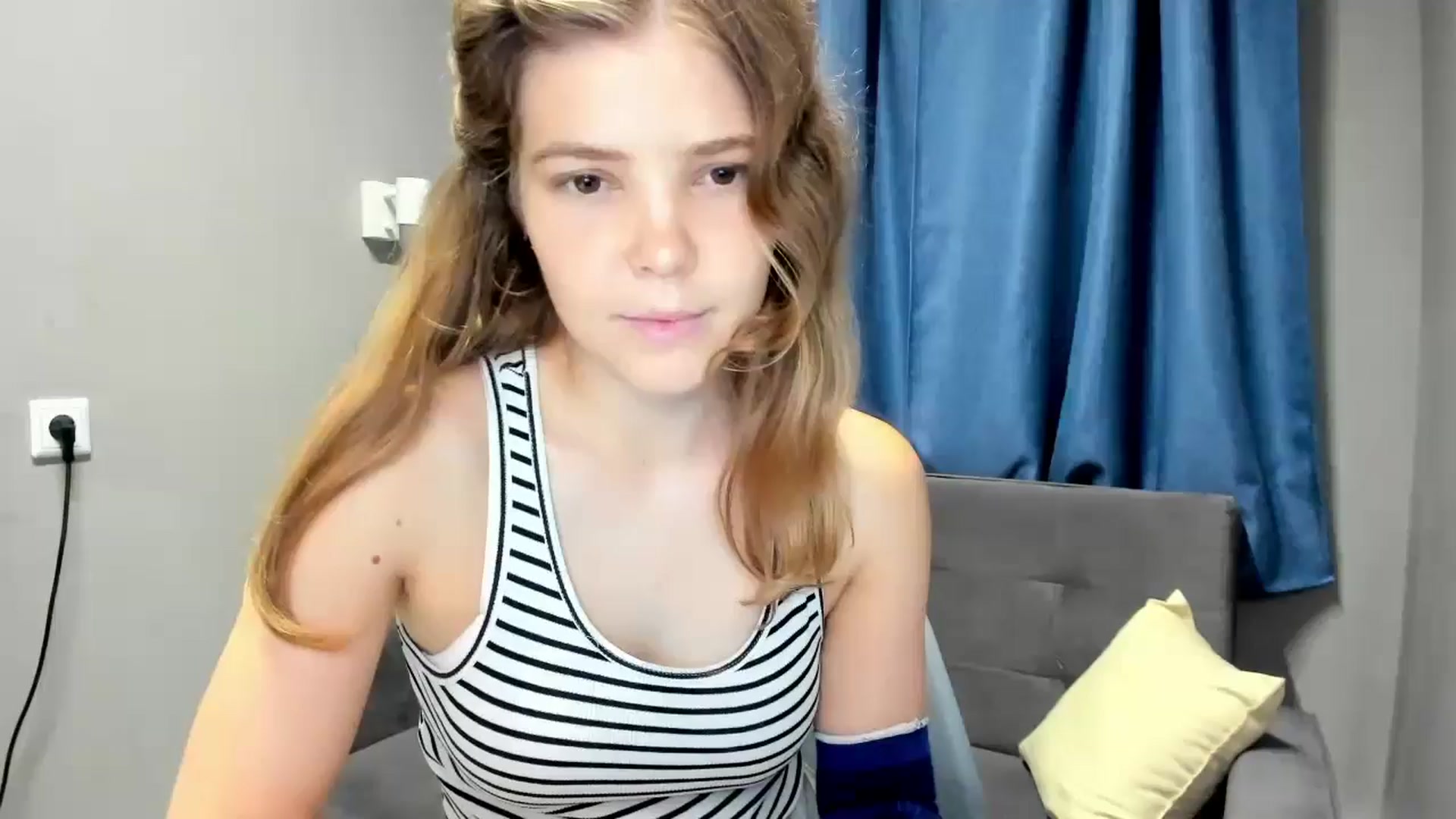 Gallery image thumbnail from EffyShy's myfreecams stream on, 09/15/2024, 22:56 image 10 of 20