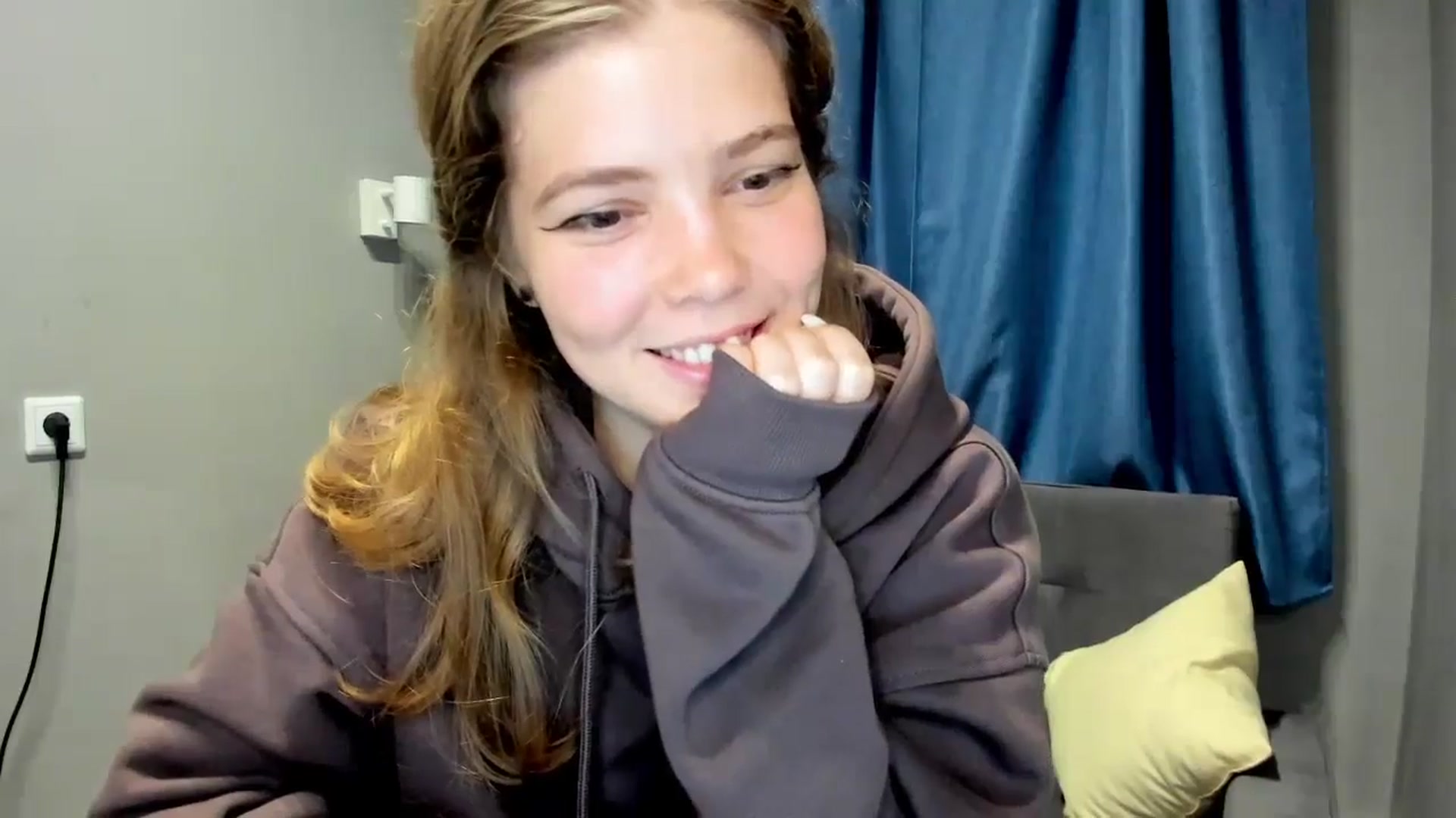 Gallery image thumbnail from EffyShy's myfreecams stream on, 09/18/2024, 20:17 image 3 of 20