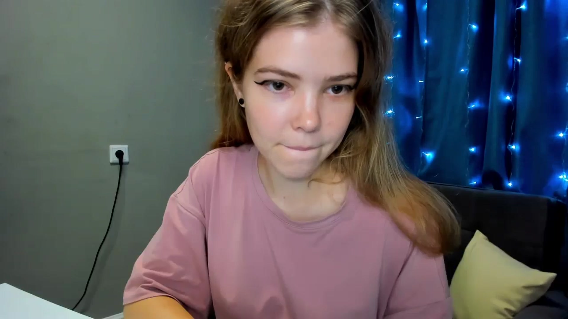 Gallery image thumbnail from EffyShy's myfreecams stream on, 10/09/2024, 11:04 image 2 of 20