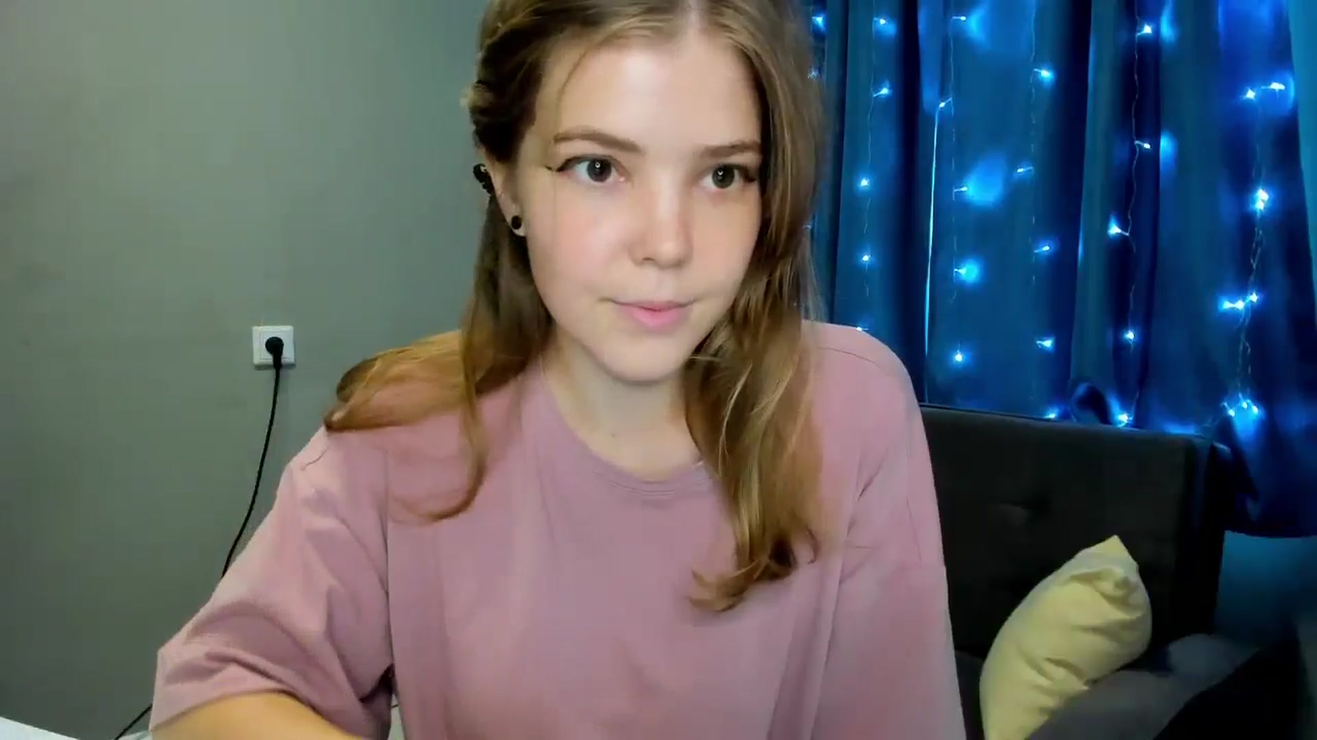 Gallery image thumbnail from EffyShy's myfreecams stream on, 10/14/2024, 13:28 image 3 of 20