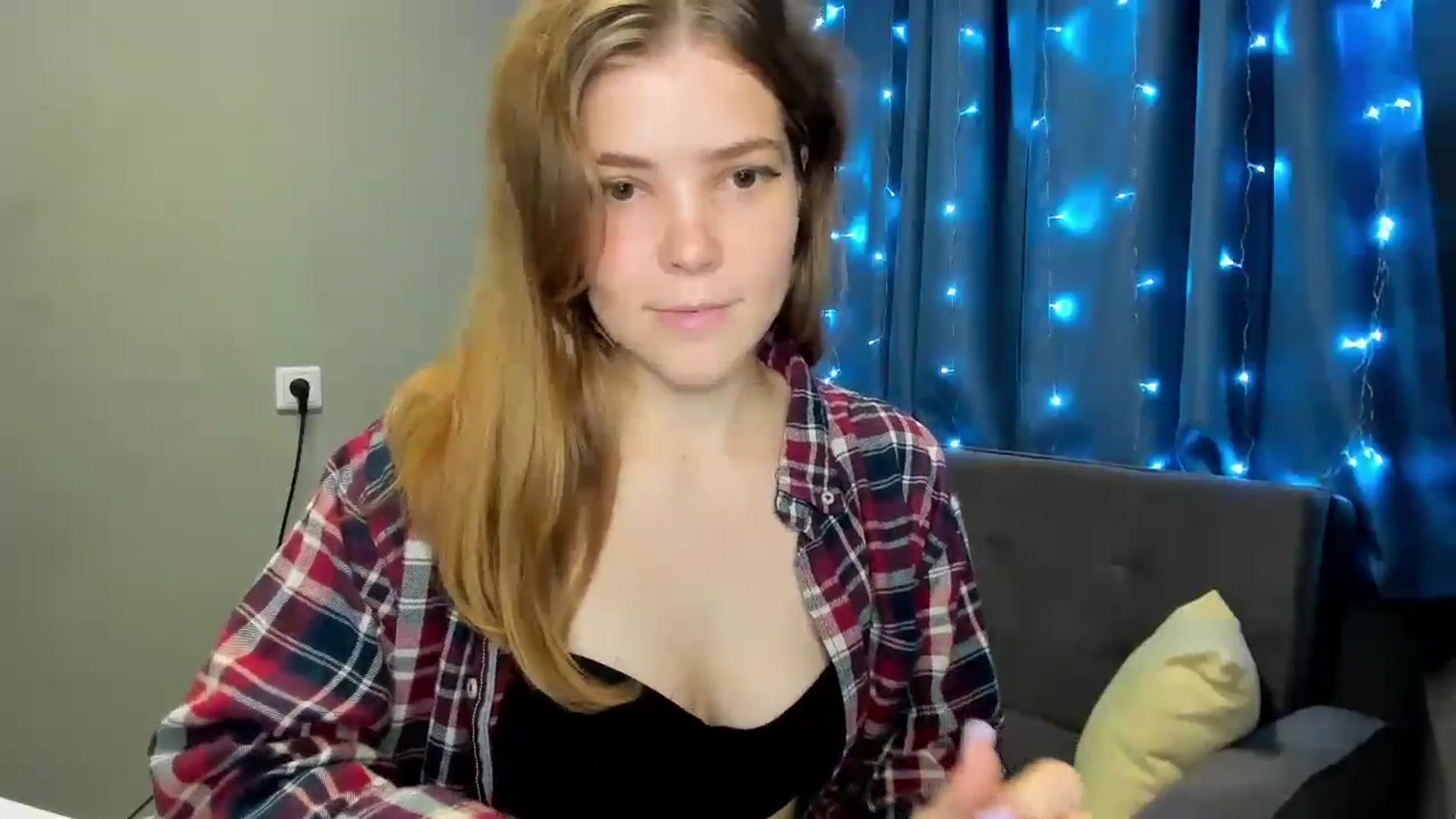 Gallery image thumbnail from EffyShy's myfreecams stream on, 10/14/2024, 16:03 image 17 of 20