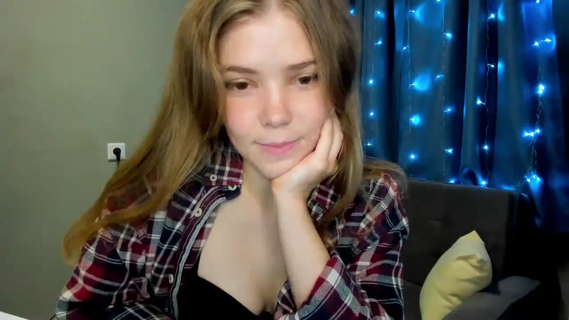 Gallery image thumbnail from EffyShy's myfreecams stream on, 10/14/2024, 16:03 image 6 of 20