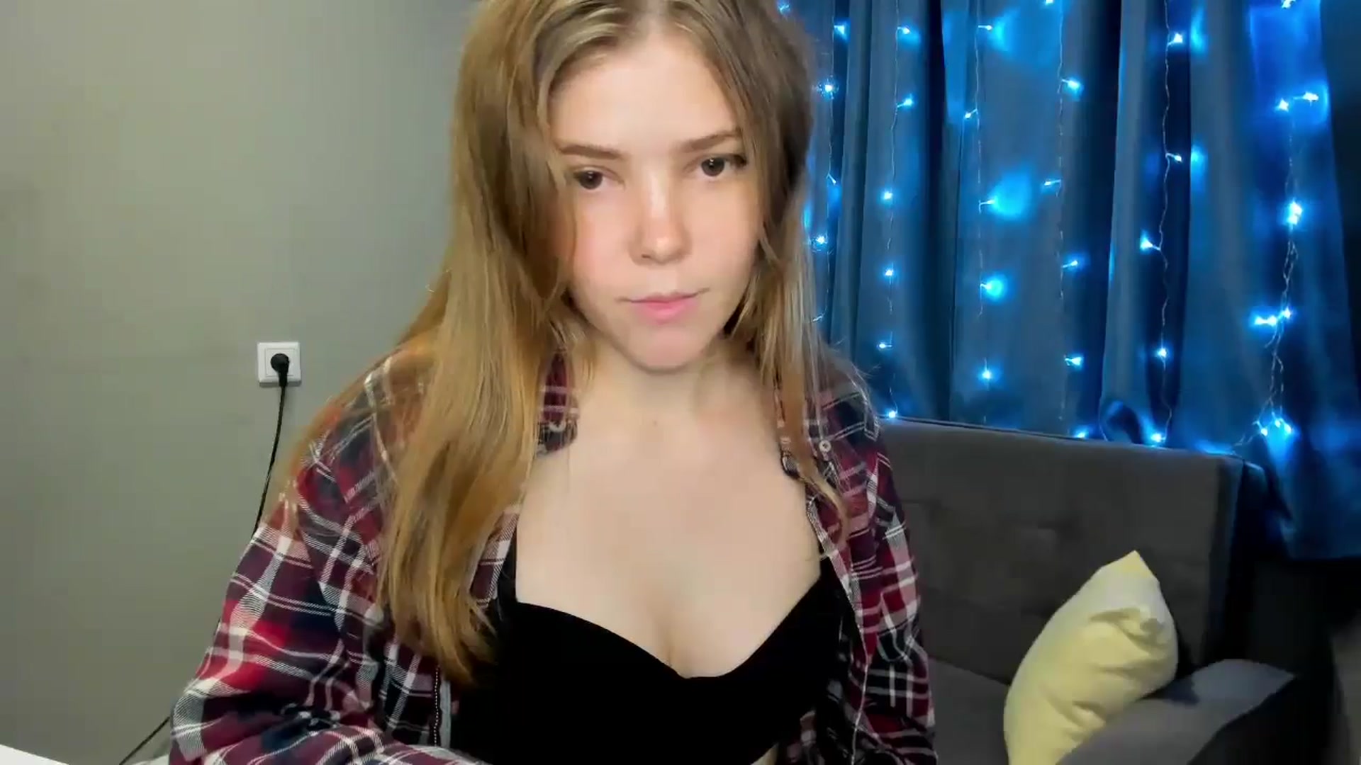 Gallery image thumbnail from EffyShy's myfreecams stream on, 10/14/2024, 16:03 image 5 of 20