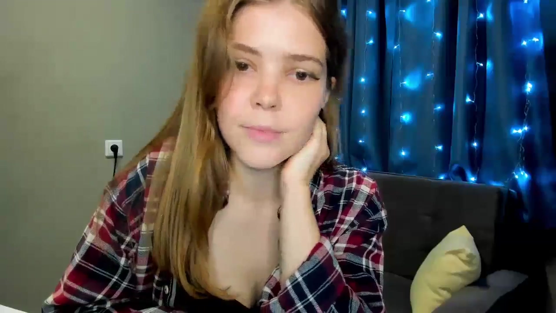 Gallery image thumbnail from EffyShy's myfreecams stream on, 10/14/2024, 16:03 image 18 of 20