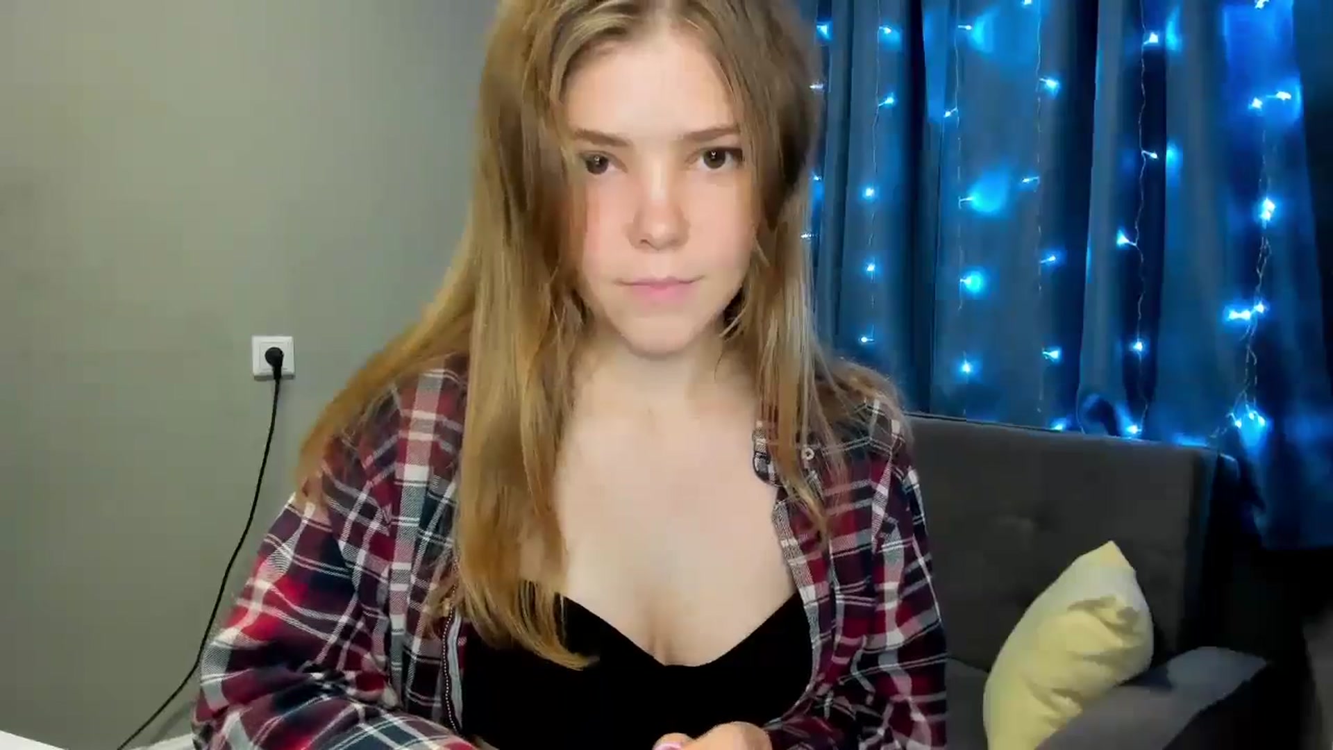 Gallery image thumbnail from EffyShy's myfreecams stream on, 10/14/2024, 16:03 image 8 of 20