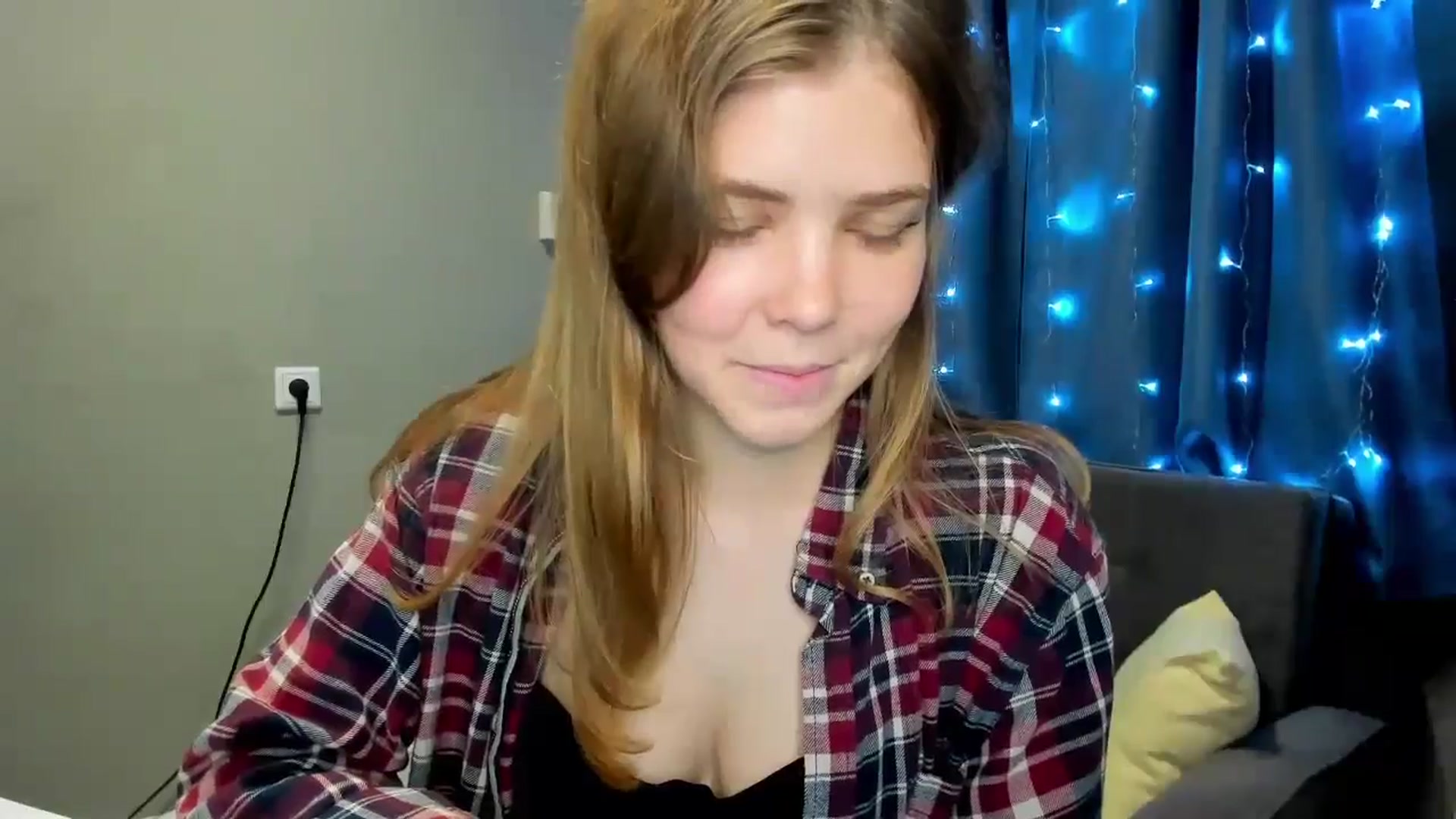 Gallery image thumbnail from EffyShy's myfreecams stream on, 10/14/2024, 16:53 image 15 of 20