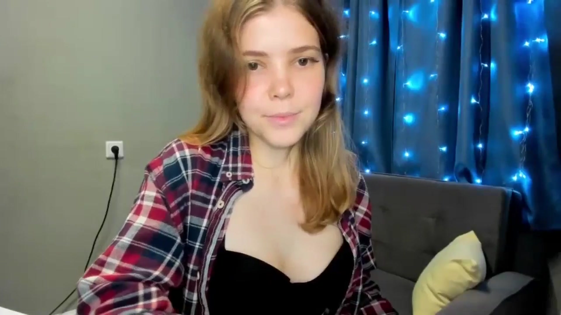 Gallery image thumbnail from EffyShy's myfreecams stream on, 10/14/2024, 22:03 image 6 of 20