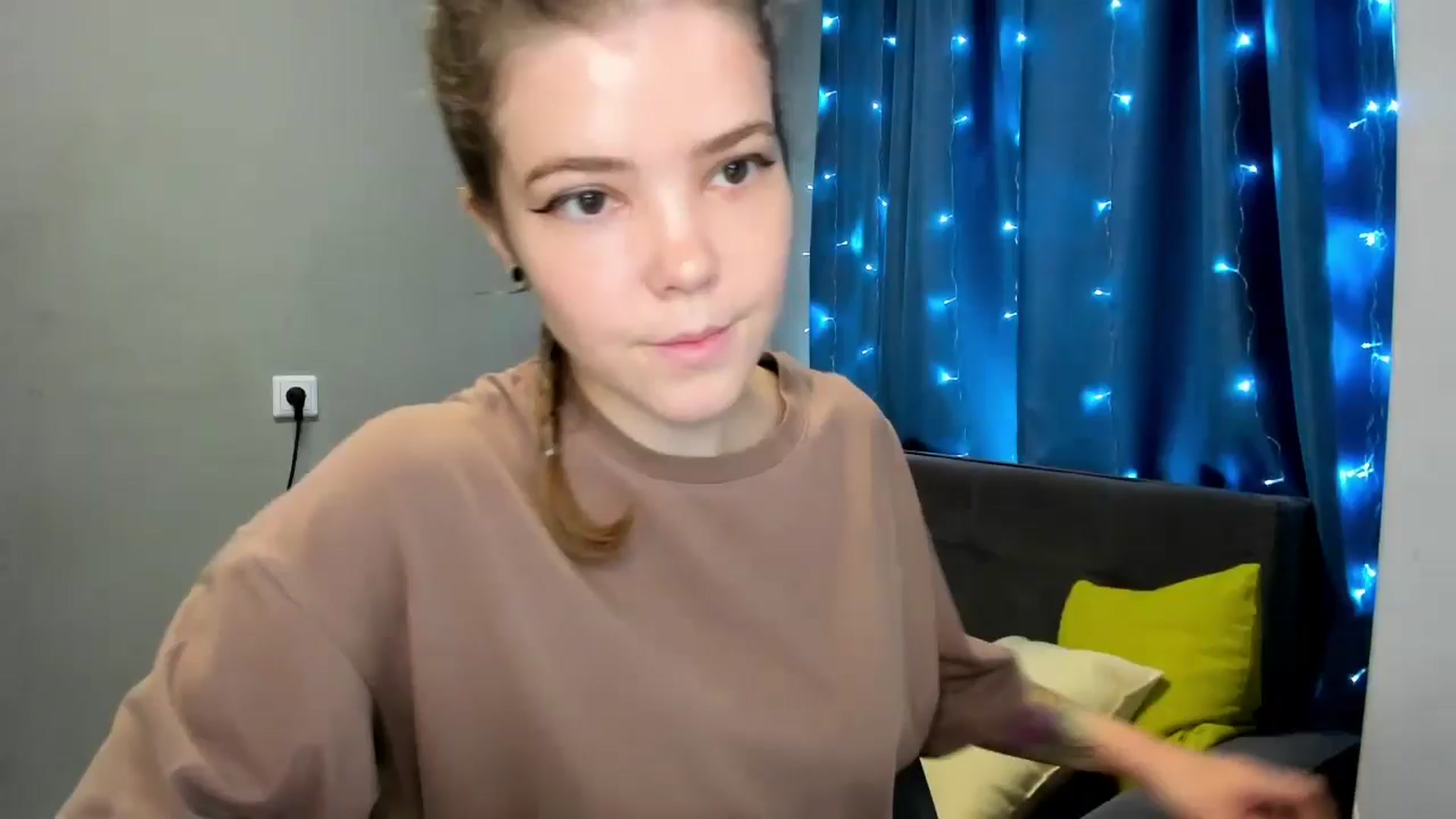 Gallery image thumbnail from EffyShy's myfreecams stream on, 10/28/2024, 12:02 image 2 of 20