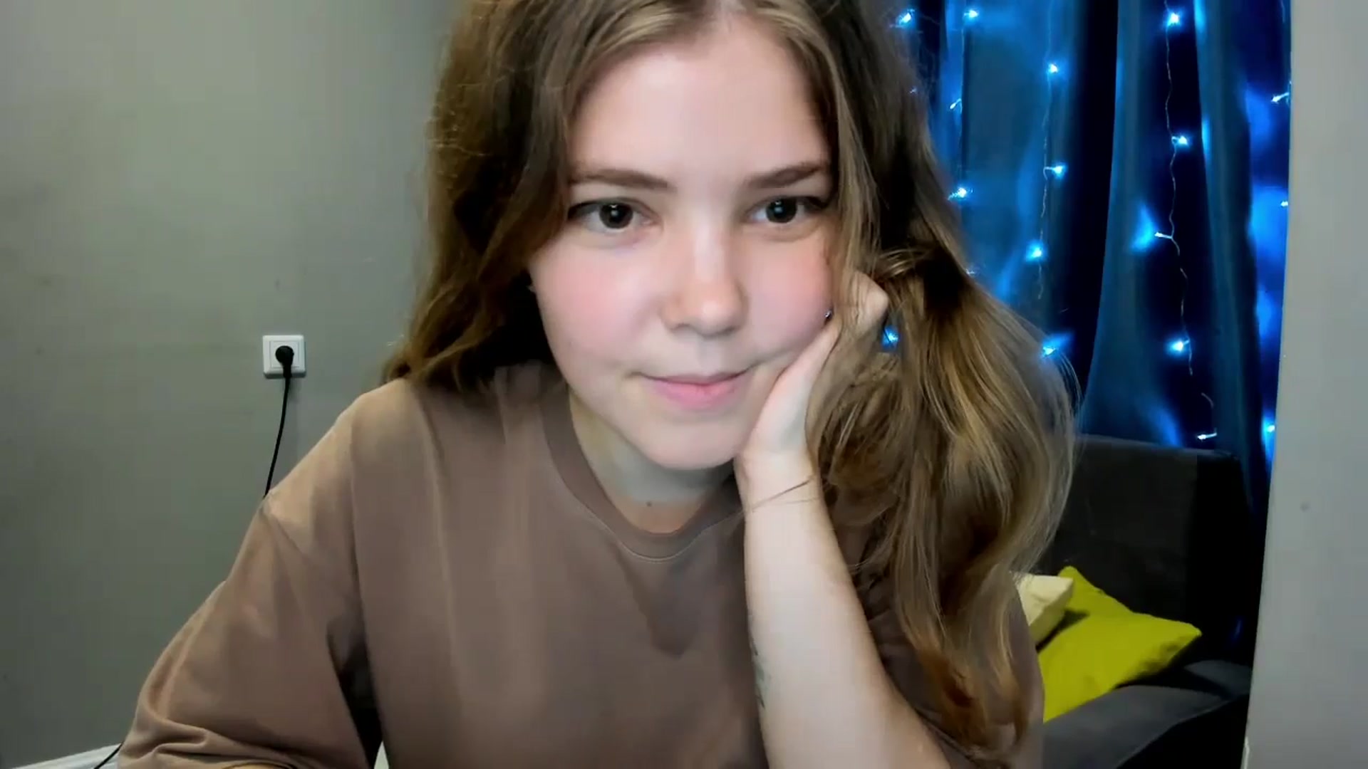 Gallery image thumbnail from EffyShy's myfreecams stream on, 10/30/2024, 19:00 image 16 of 20