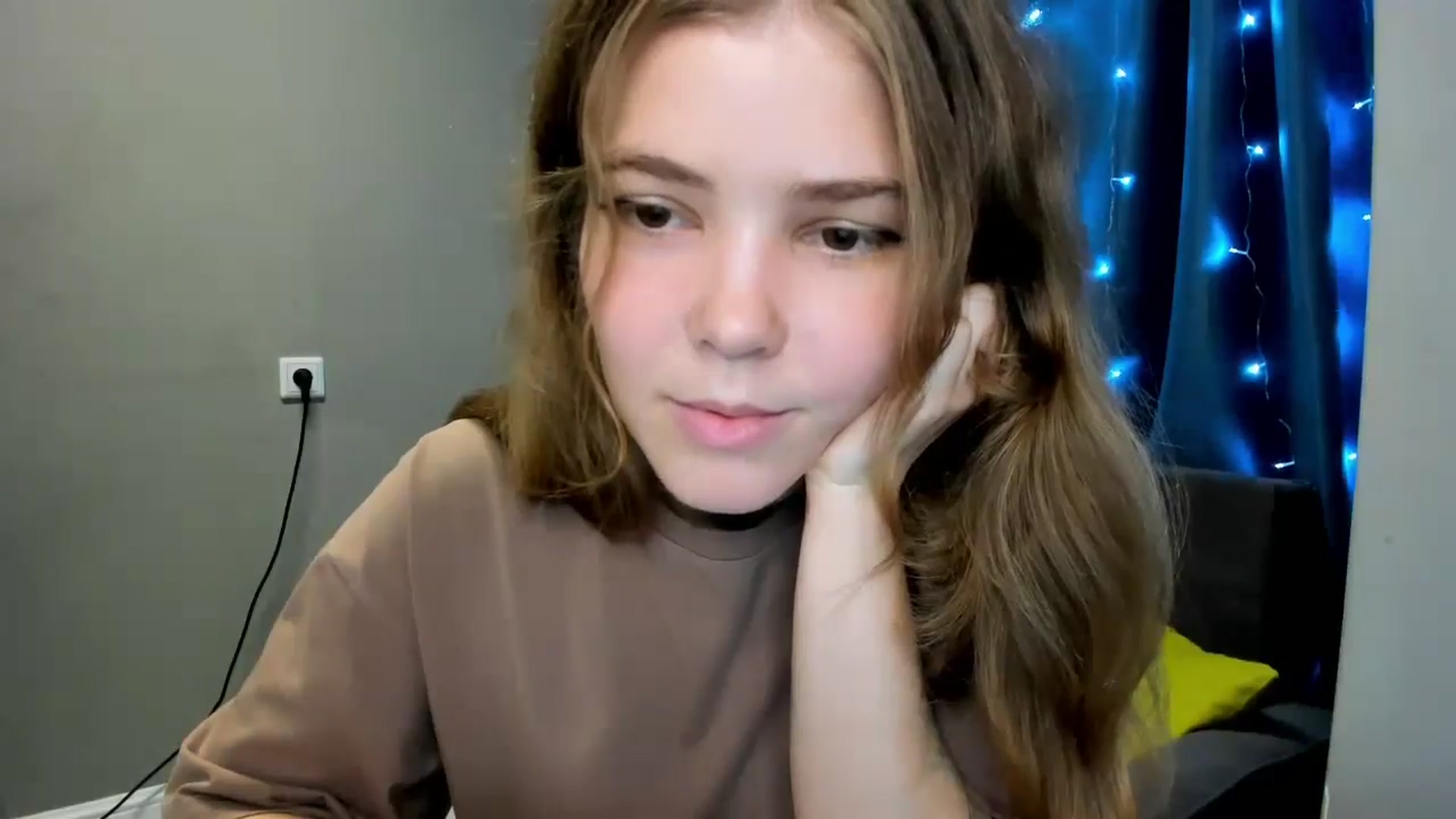 Gallery image thumbnail from EffyShy's myfreecams stream on, 10/30/2024, 19:00 image 5 of 20