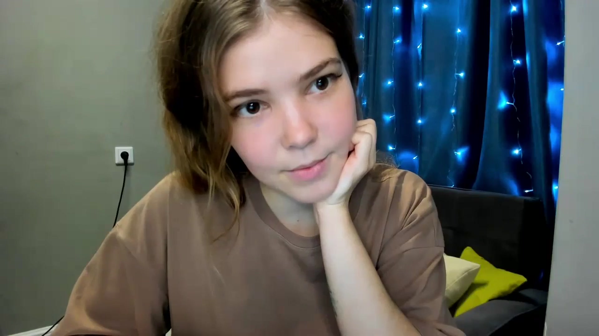 Gallery image thumbnail from EffyShy's myfreecams stream on, 10/30/2024, 19:14 image 14 of 20