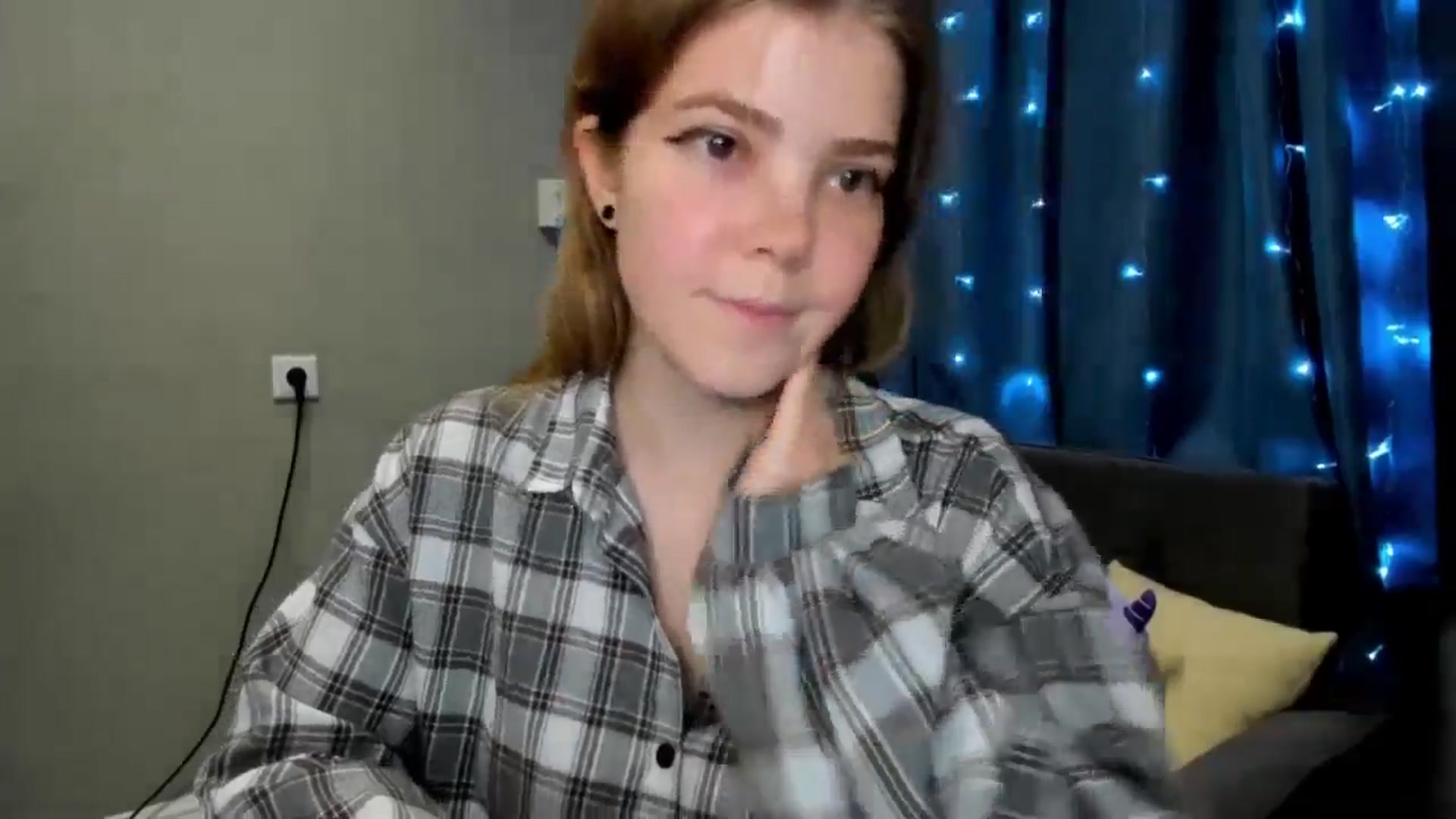 Gallery image thumbnail from EffyShy's myfreecams stream on, 11/15/2024, 18:53 image 17 of 20