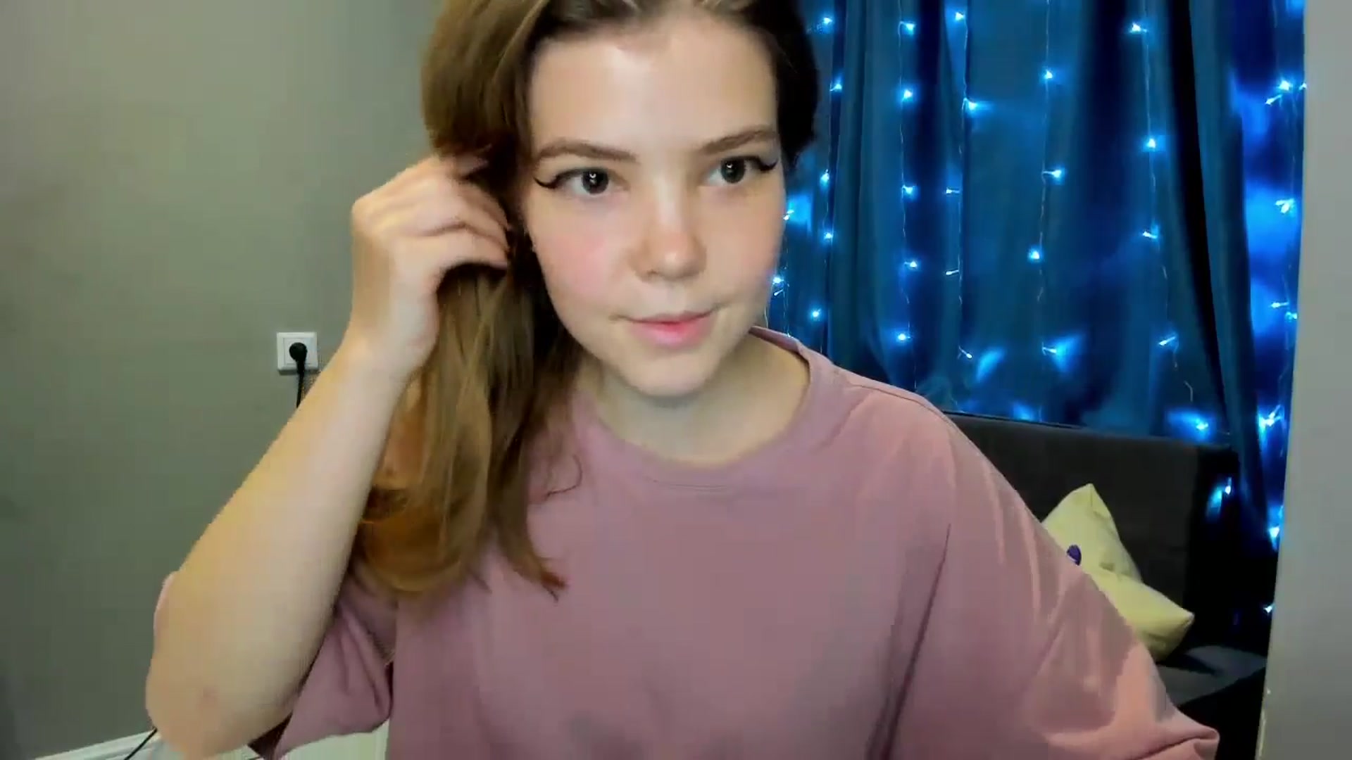 Gallery image thumbnail from EffyShy's myfreecams stream on, 11/27/2024, 18:55 image 6 of 20