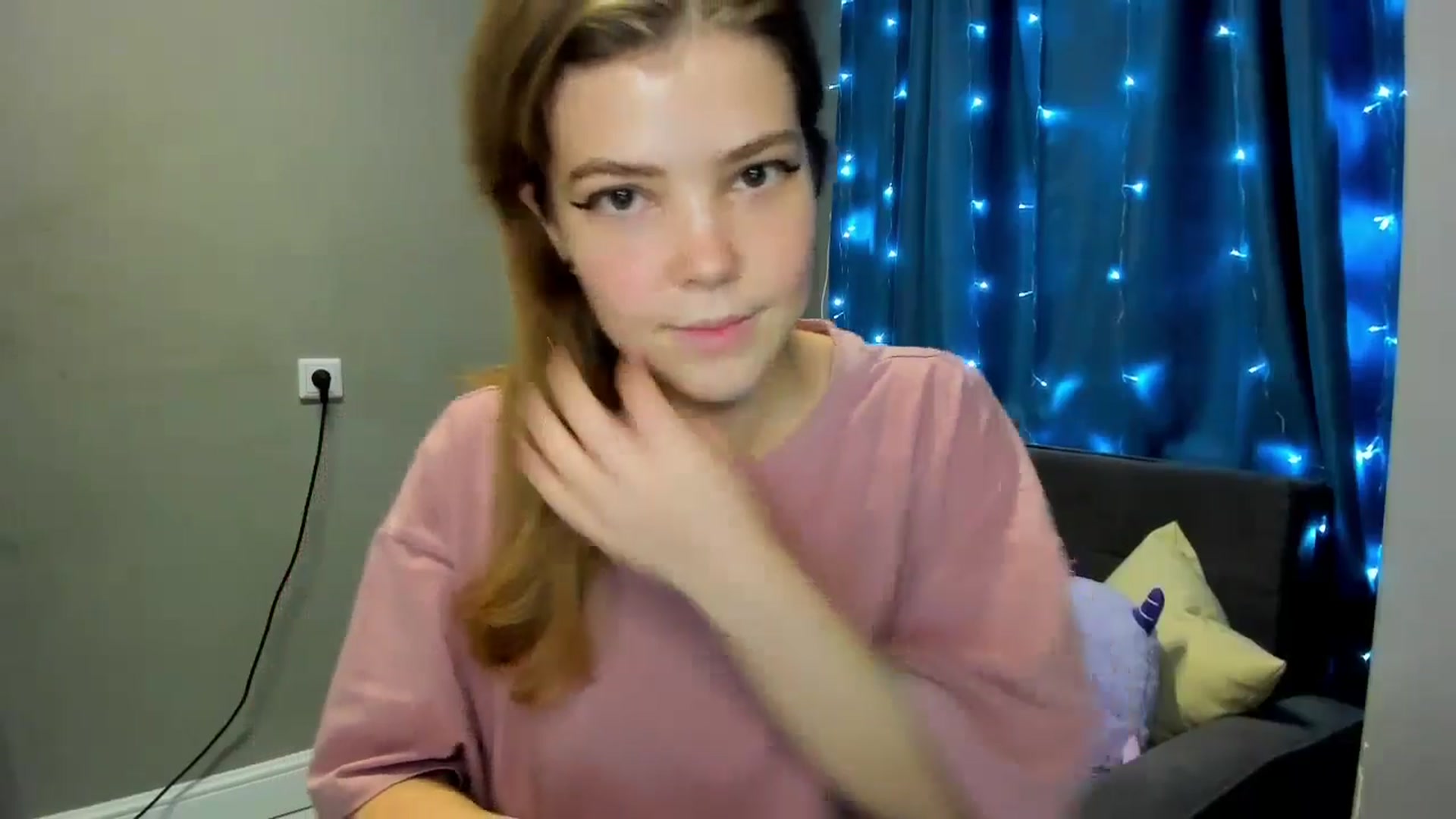 Gallery image thumbnail from EffyShy's myfreecams stream on, 11/27/2024, 18:55 image 10 of 20
