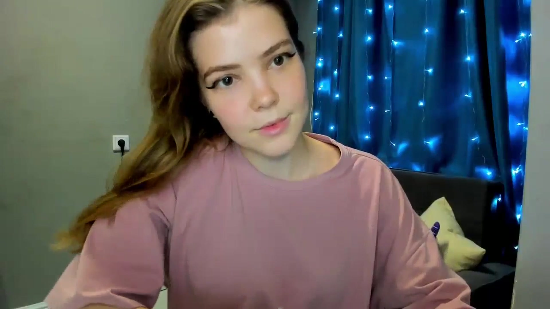 Gallery image thumbnail from EffyShy's myfreecams stream on, 11/27/2024, 18:55 image 9 of 20