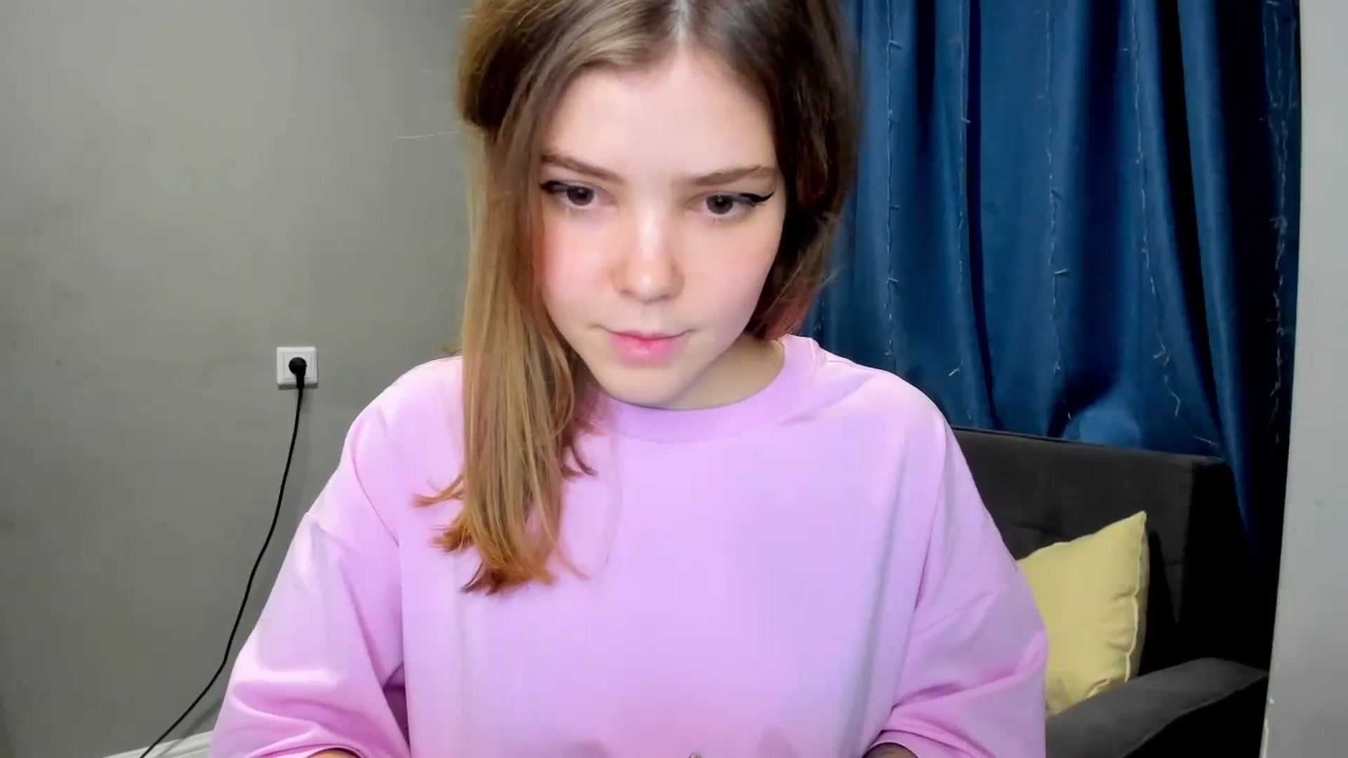 Gallery image thumbnail from EffyShy's myfreecams stream on, 12/04/2024, 21:52 image 14 of 20