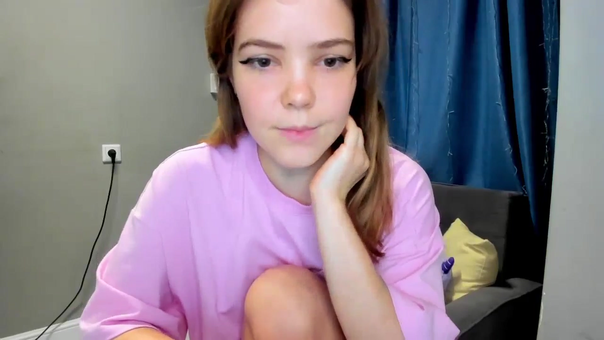 Gallery image thumbnail from EffyShy's myfreecams stream on, 12/13/2024, 19:20 image 4 of 20