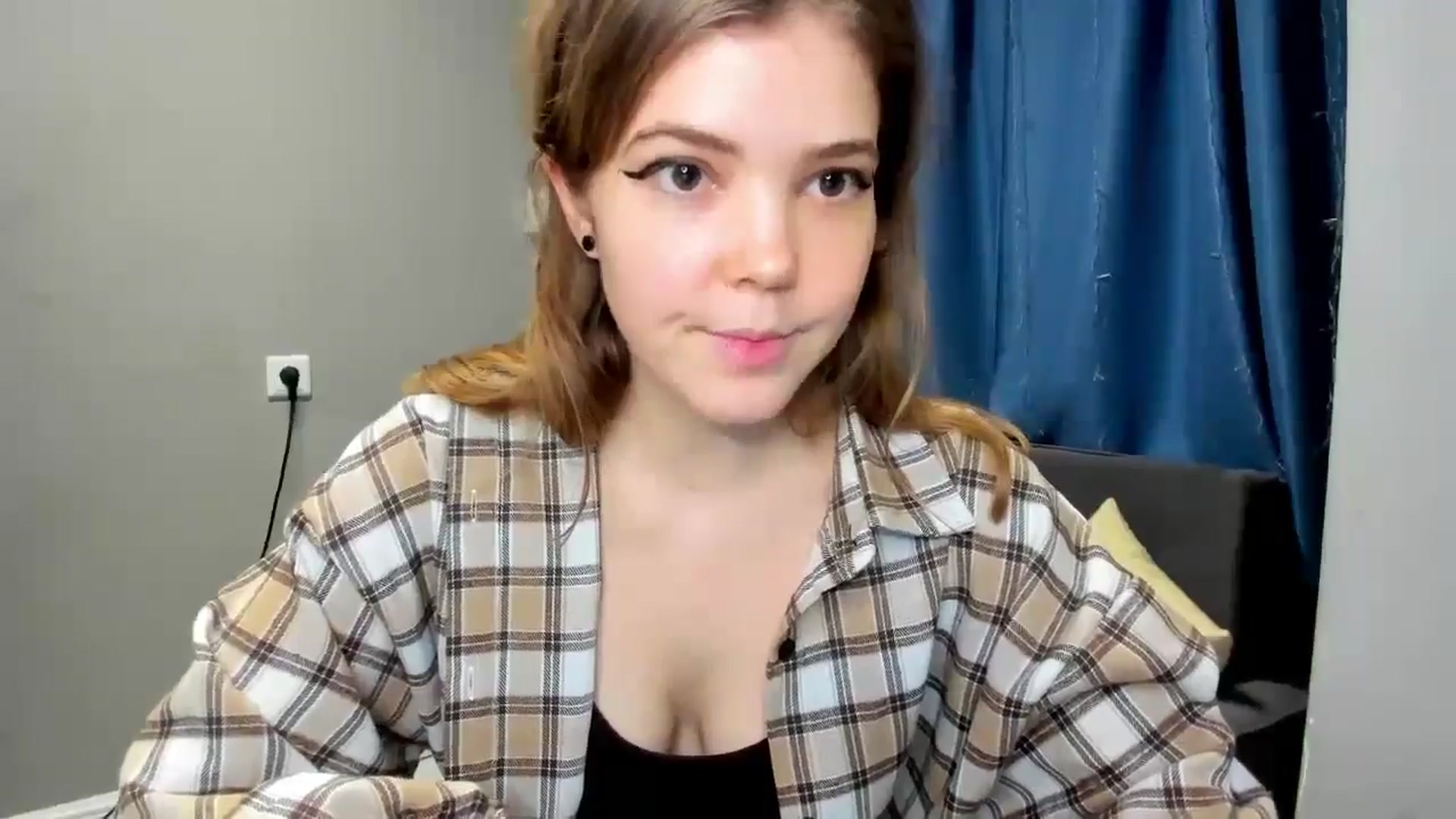 Gallery image thumbnail from EffyShy's myfreecams stream on, 12/18/2024, 17:47 image 11 of 20