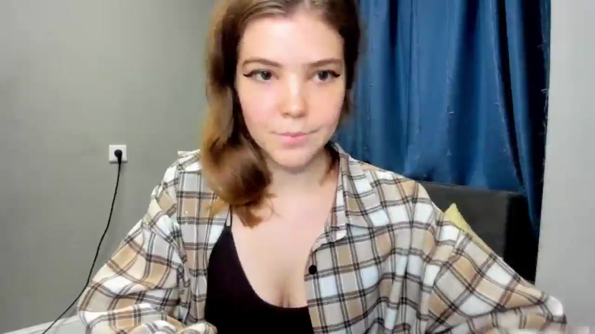 Gallery image thumbnail from EffyShy's myfreecams stream on, 12/18/2024, 18:01 image 3 of 20