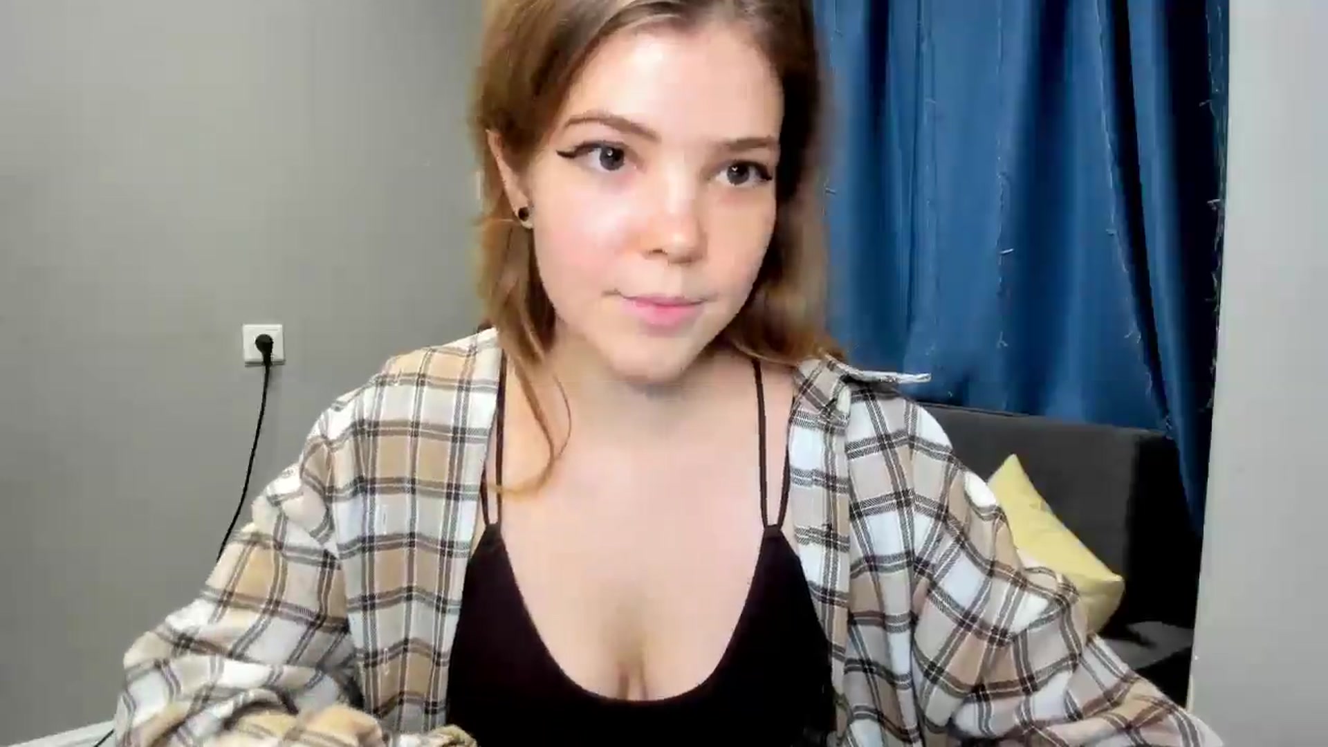 Gallery image thumbnail from EffyShy's myfreecams stream on, 12/18/2024, 18:01 image 19 of 20