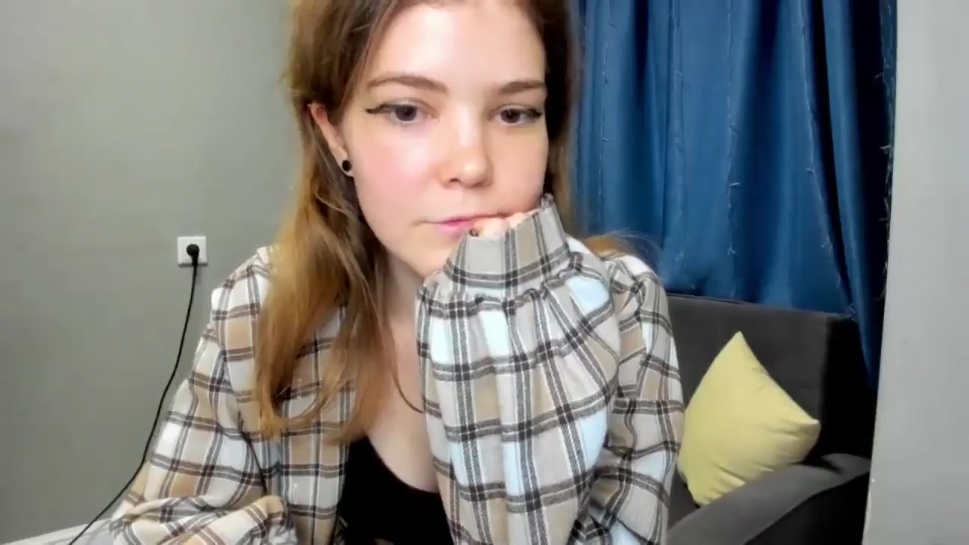 Gallery image thumbnail from EffyShy's myfreecams stream on, 12/18/2024, 19:09 image 19 of 20