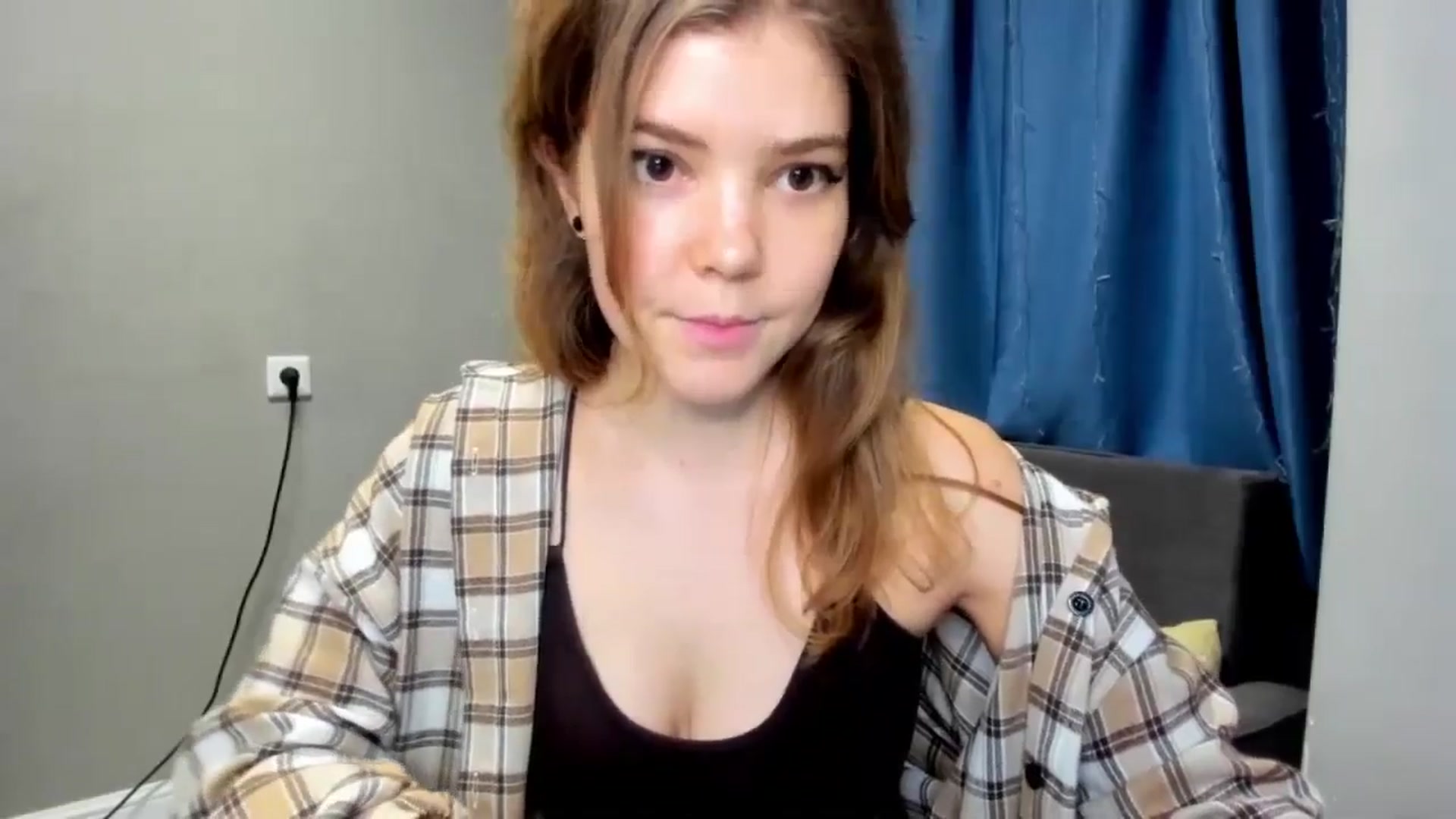 Gallery image thumbnail from EffyShy's myfreecams stream on, 12/18/2024, 21:50 image 11 of 20