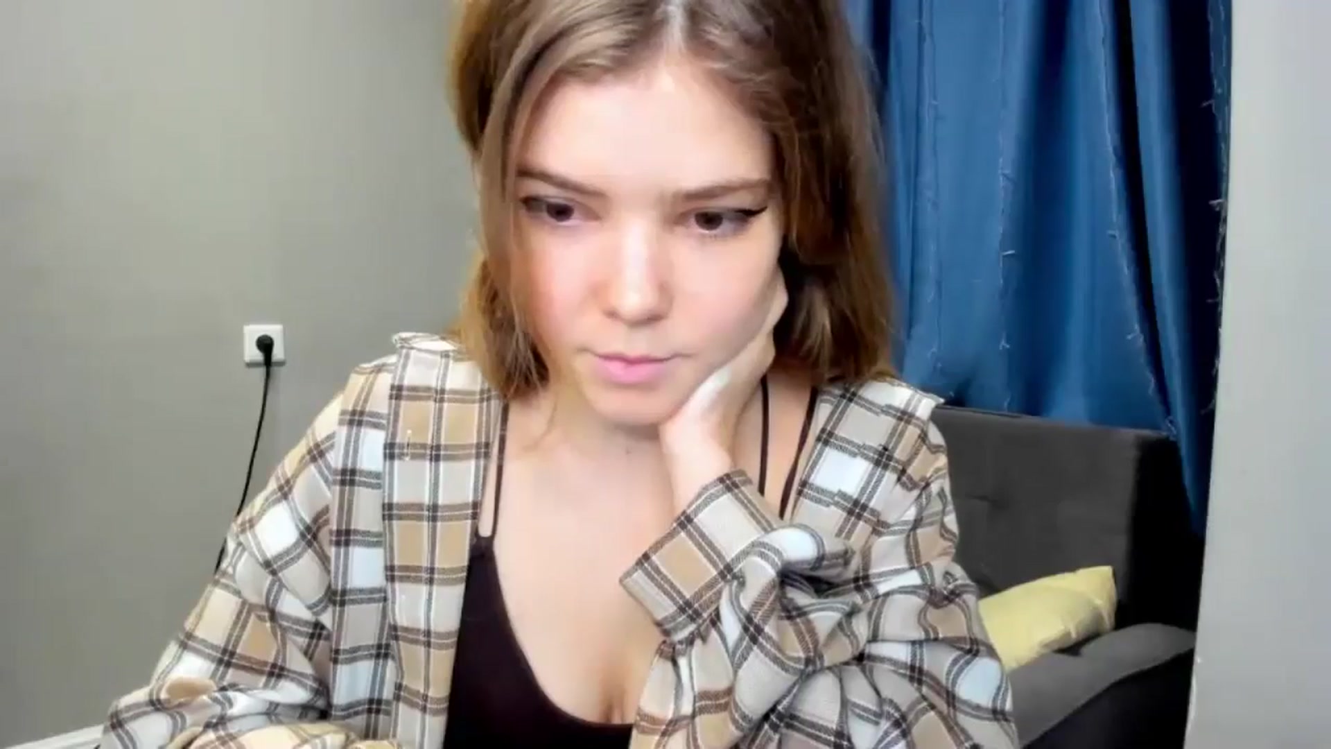 Gallery image thumbnail from EffyShy's myfreecams stream on, 12/18/2024, 21:50 image 17 of 20