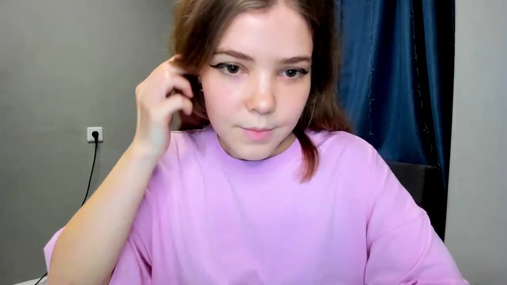 Gallery image thumbnail from EffyShy's myfreecams stream on, 12/19/2024, 21:00 image 19 of 20