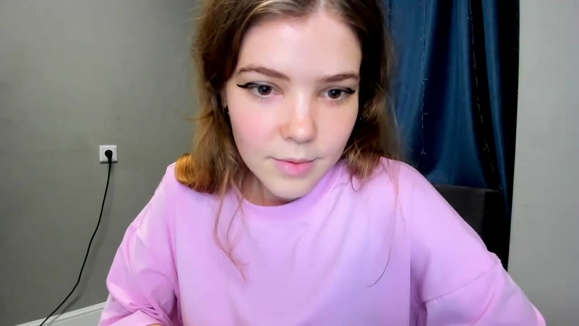 Gallery image thumbnail from EffyShy's myfreecams stream on, 12/19/2024, 21:38 image 7 of 20