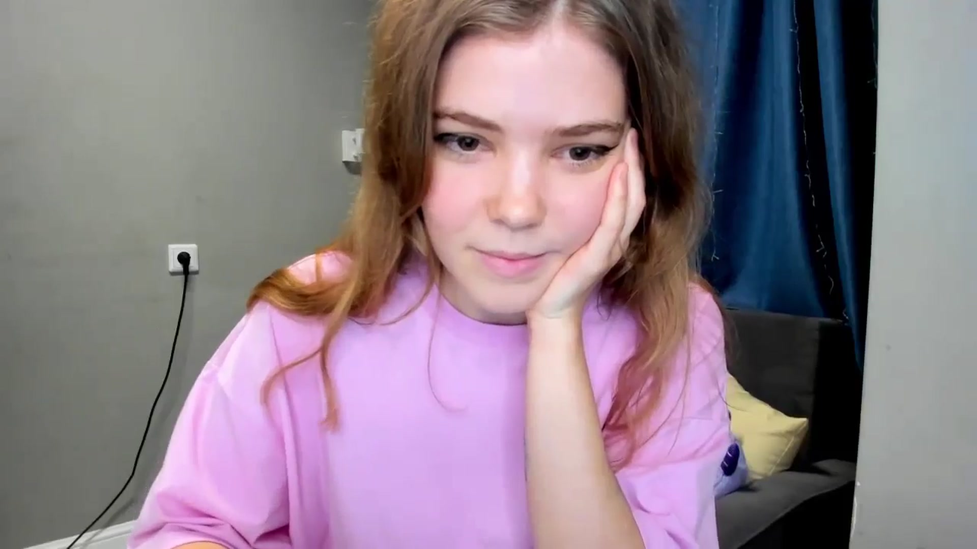 Gallery image thumbnail from EffyShy's myfreecams stream on, 12/19/2024, 21:38 image 14 of 20