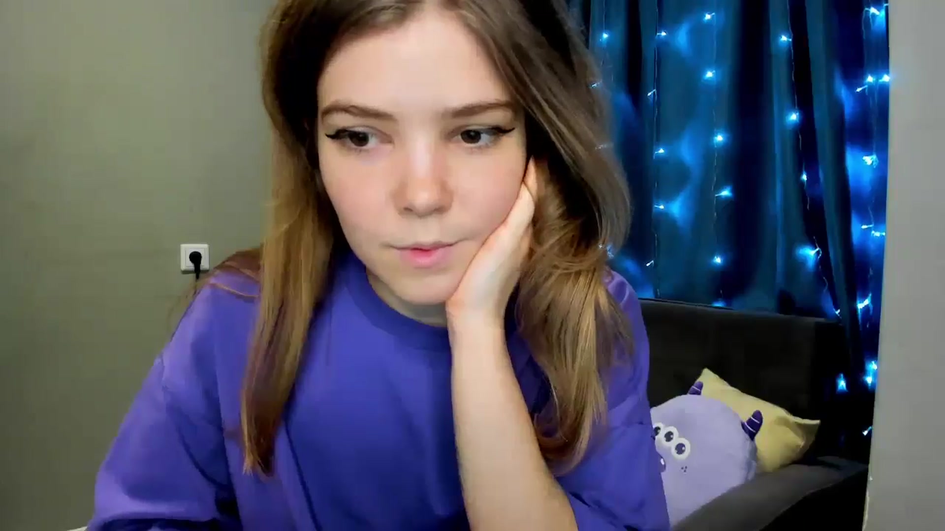 Gallery image thumbnail from EffyShy's myfreecams stream on, 12/21/2024, 16:34 image 20 of 20