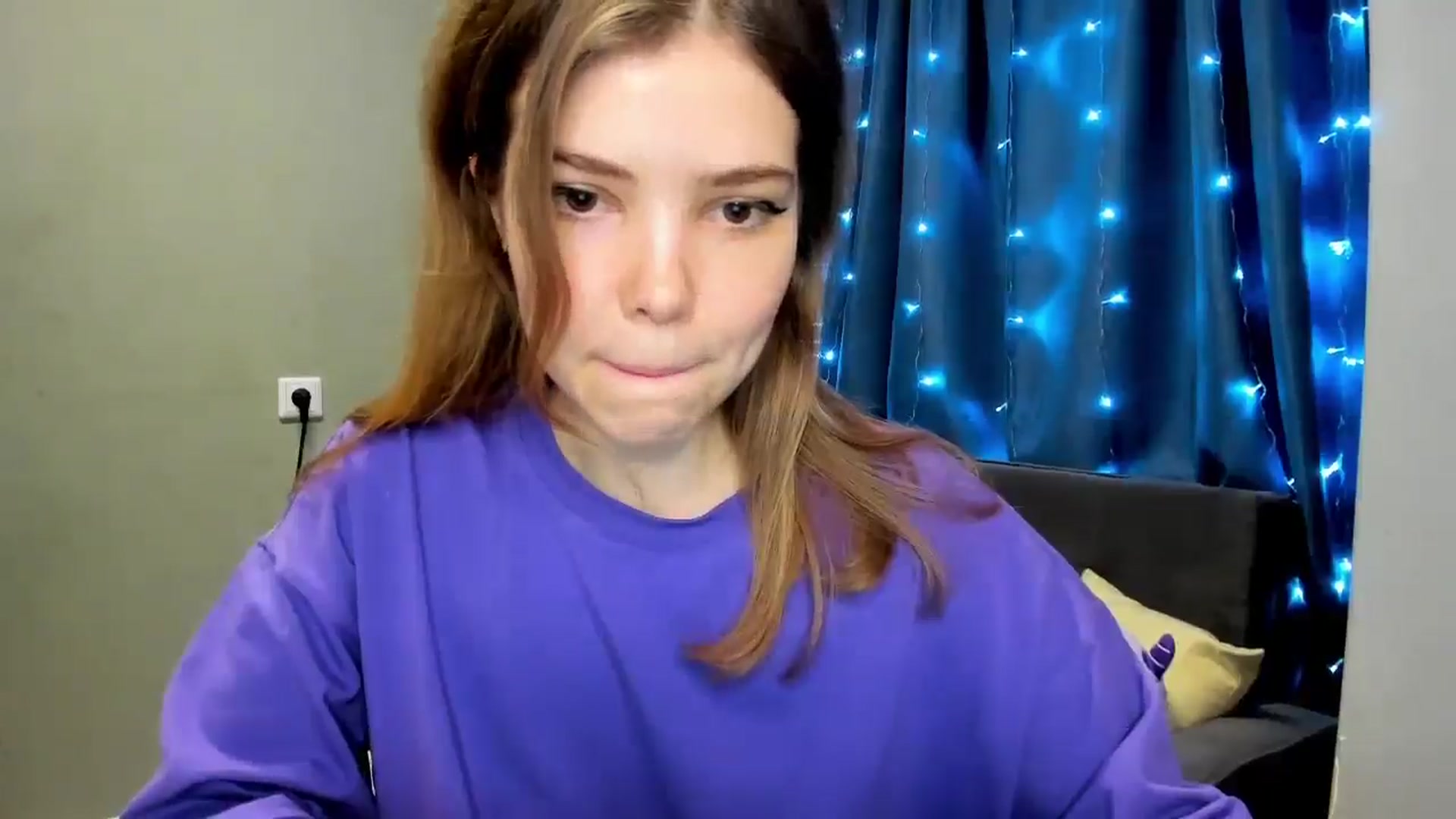 Gallery image thumbnail from EffyShy's myfreecams stream on, 12/21/2024, 16:34 image 12 of 20