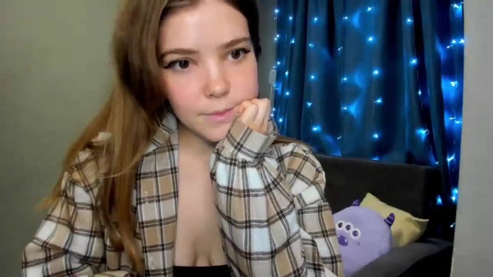 Gallery image thumbnail from EffyShy's myfreecams stream on, 12/21/2024, 21:37 image 3 of 20