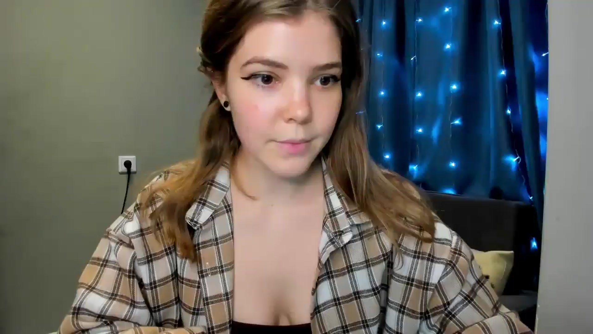 Gallery image thumbnail from EffyShy's myfreecams stream on, 12/24/2024, 16:37 image 6 of 20
