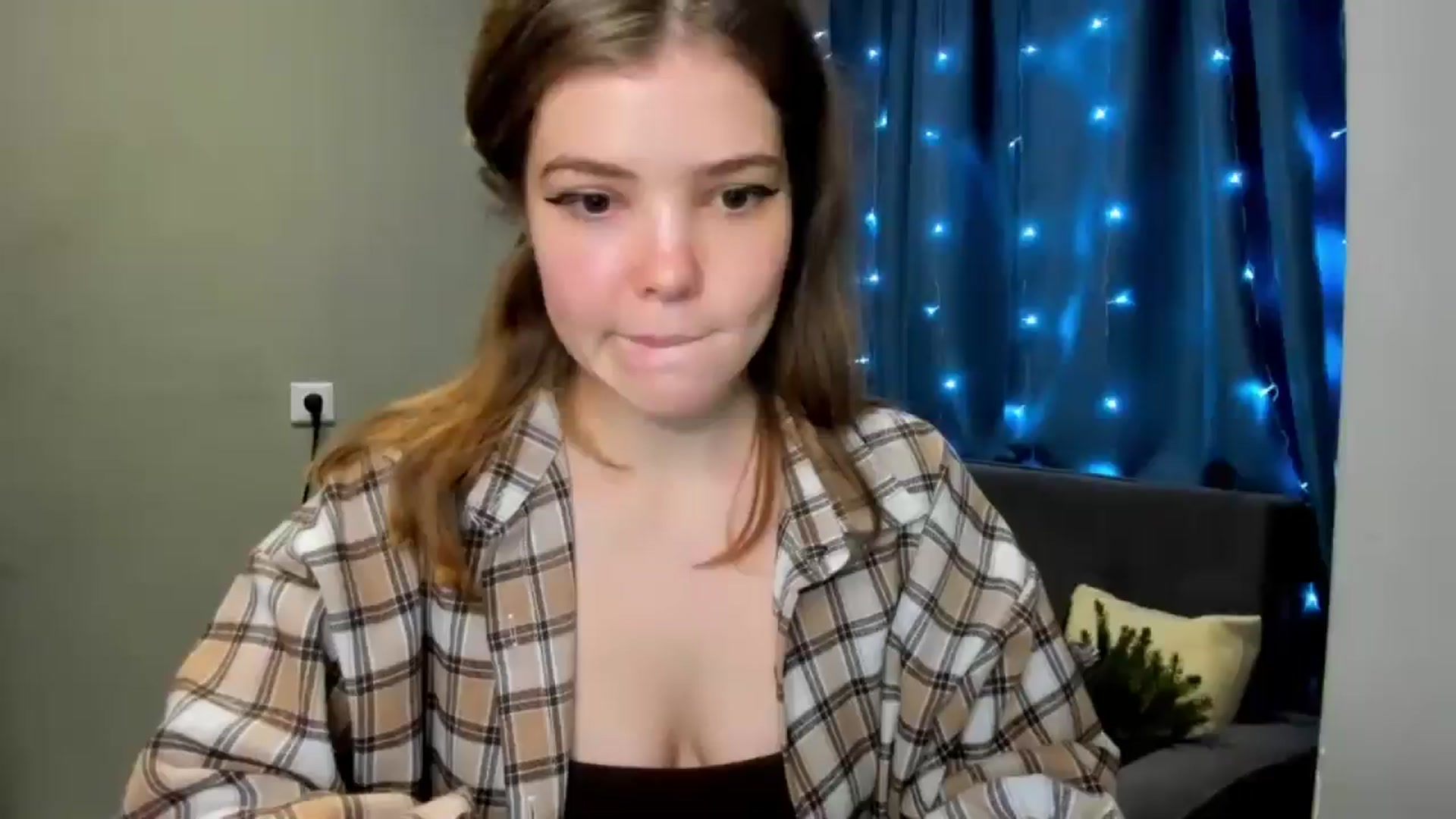 Gallery image thumbnail from EffyShy's myfreecams stream on, 12/24/2024, 16:37 image 2 of 20