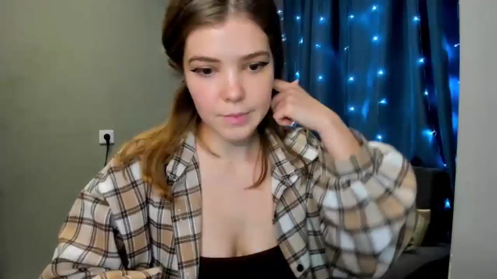 Gallery image thumbnail from EffyShy's myfreecams stream on, 12/24/2024, 16:37 image 5 of 20