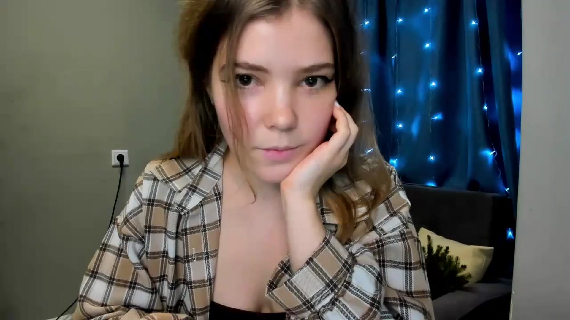 Gallery image thumbnail from EffyShy's myfreecams stream on, 12/24/2024, 21:25 image 18 of 20