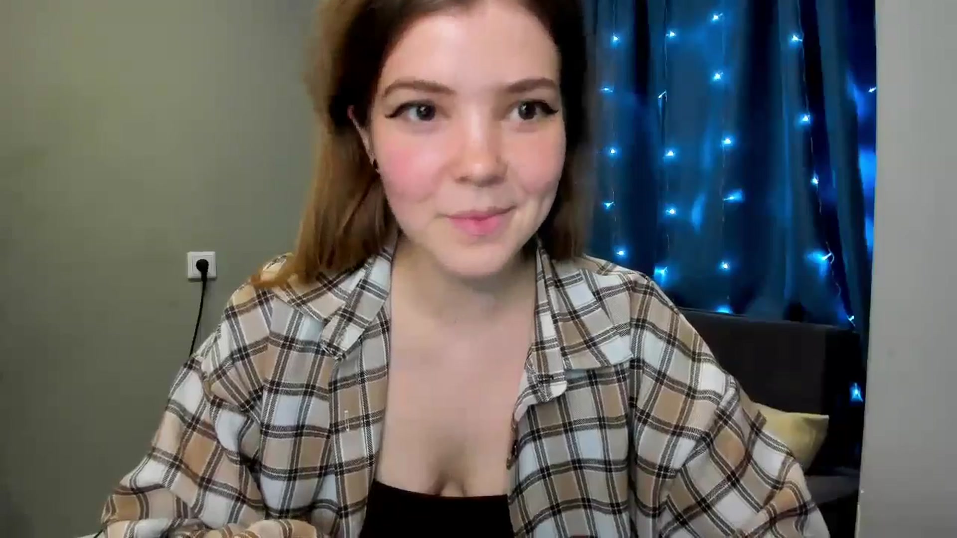 Gallery image thumbnail from EffyShy's myfreecams stream on, 12/24/2024, 22:03 image 11 of 20