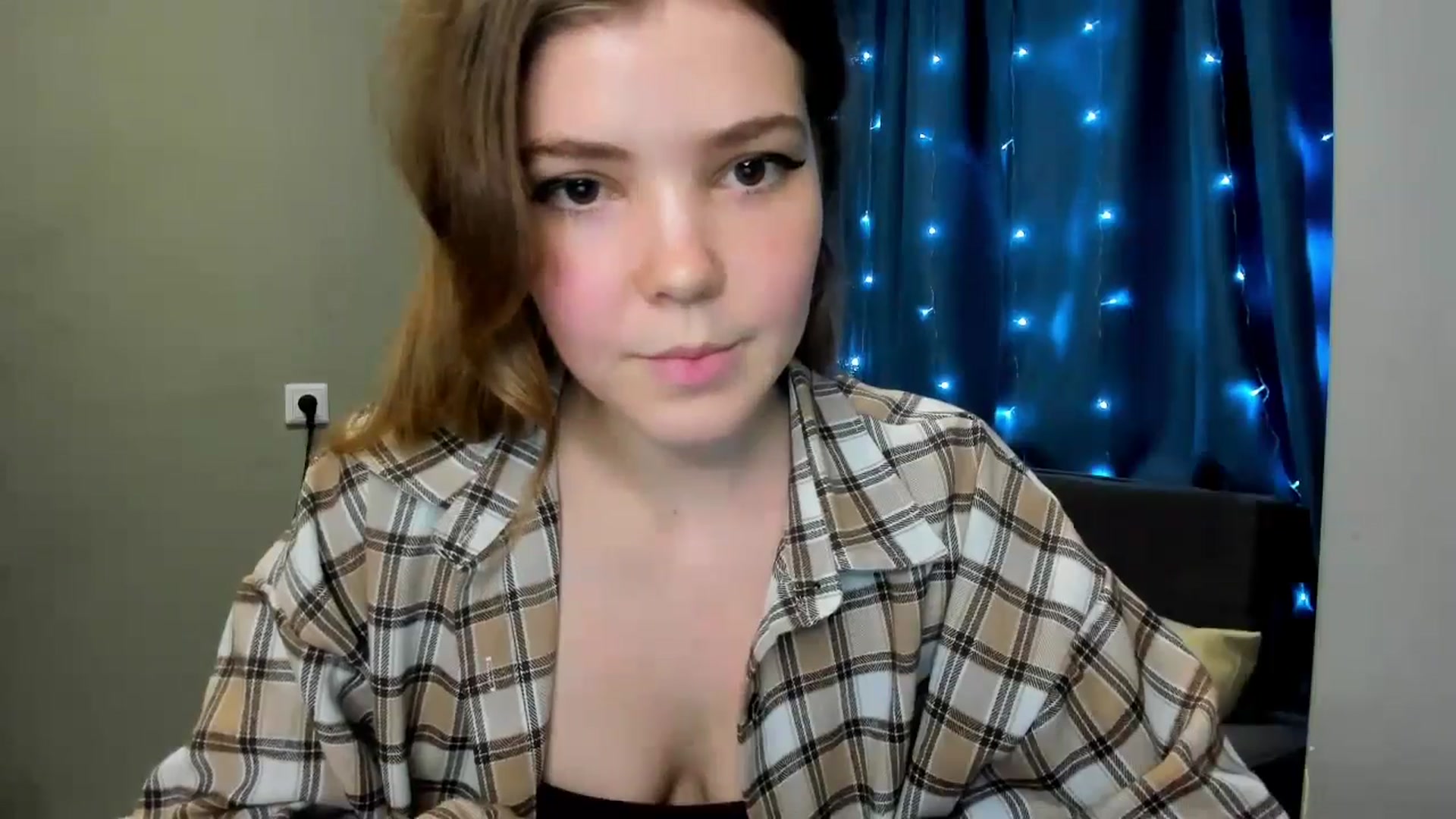 Gallery image thumbnail from EffyShy's myfreecams stream on, 12/24/2024, 22:03 image 7 of 20