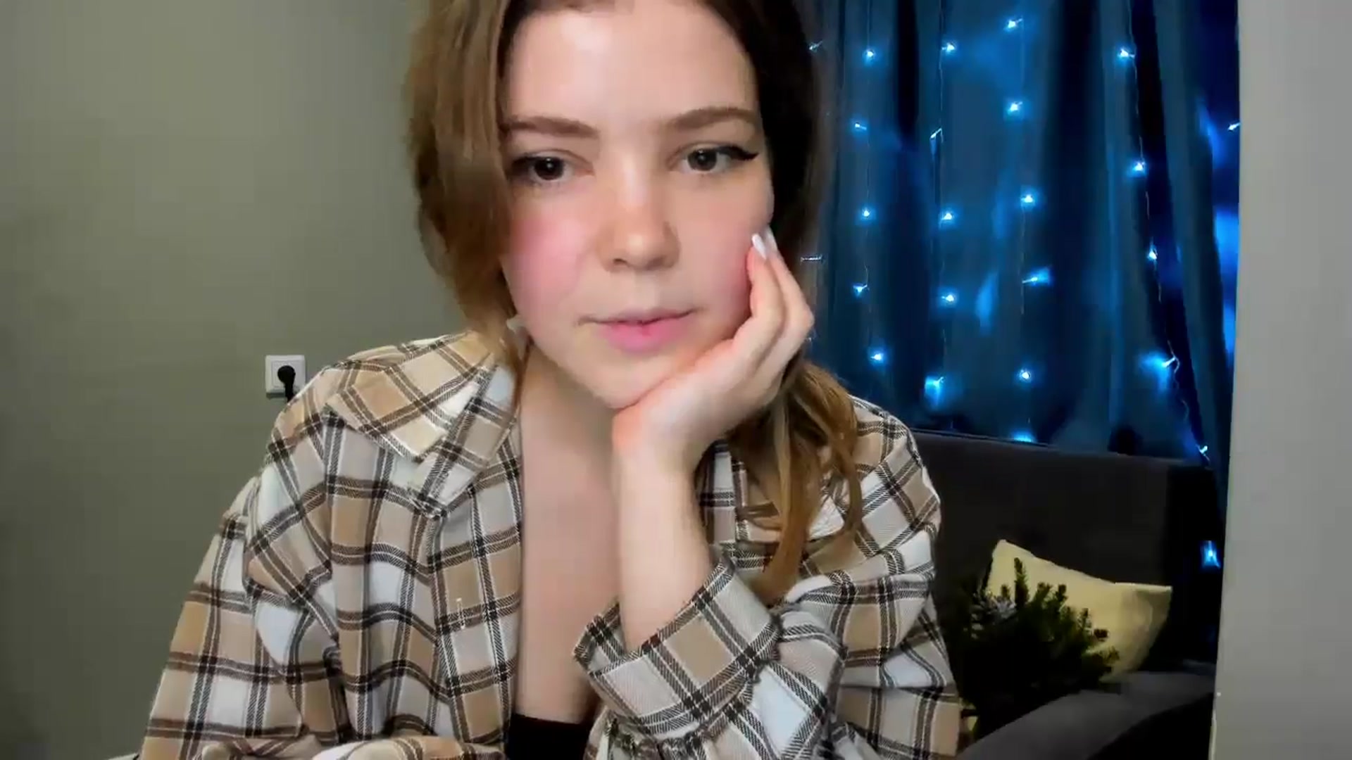 Gallery image thumbnail from EffyShy's myfreecams stream on, 12/24/2024, 22:23 image 9 of 20